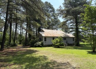 23-AC Country Retreat with Two Homes in Pitt County, NC