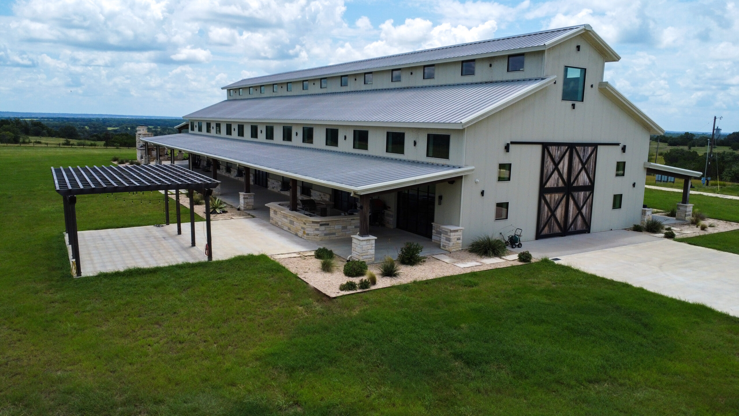 214±-Acre Luxury Texas Hill Country Ranch with 1,600′ Leon River Frontage near Gatesville