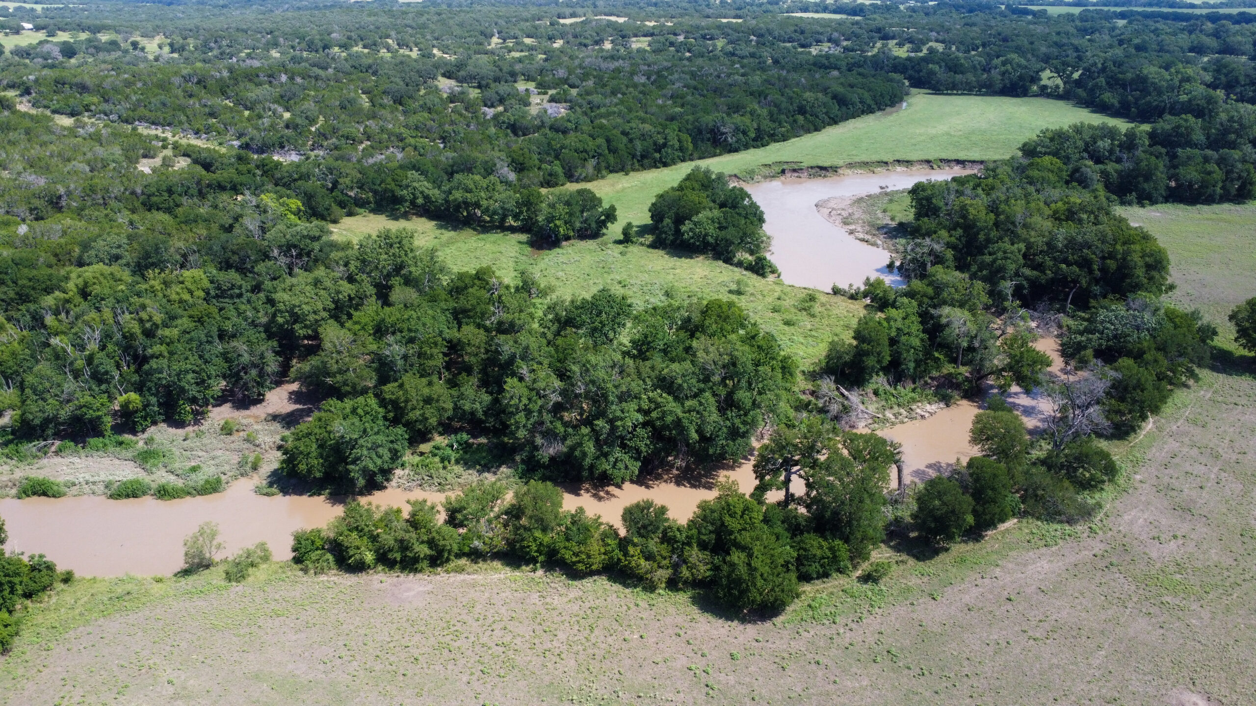 214±-Acre Luxury Texas Hill Country Ranch with 1,600′ Leon River Frontage near Gatesville