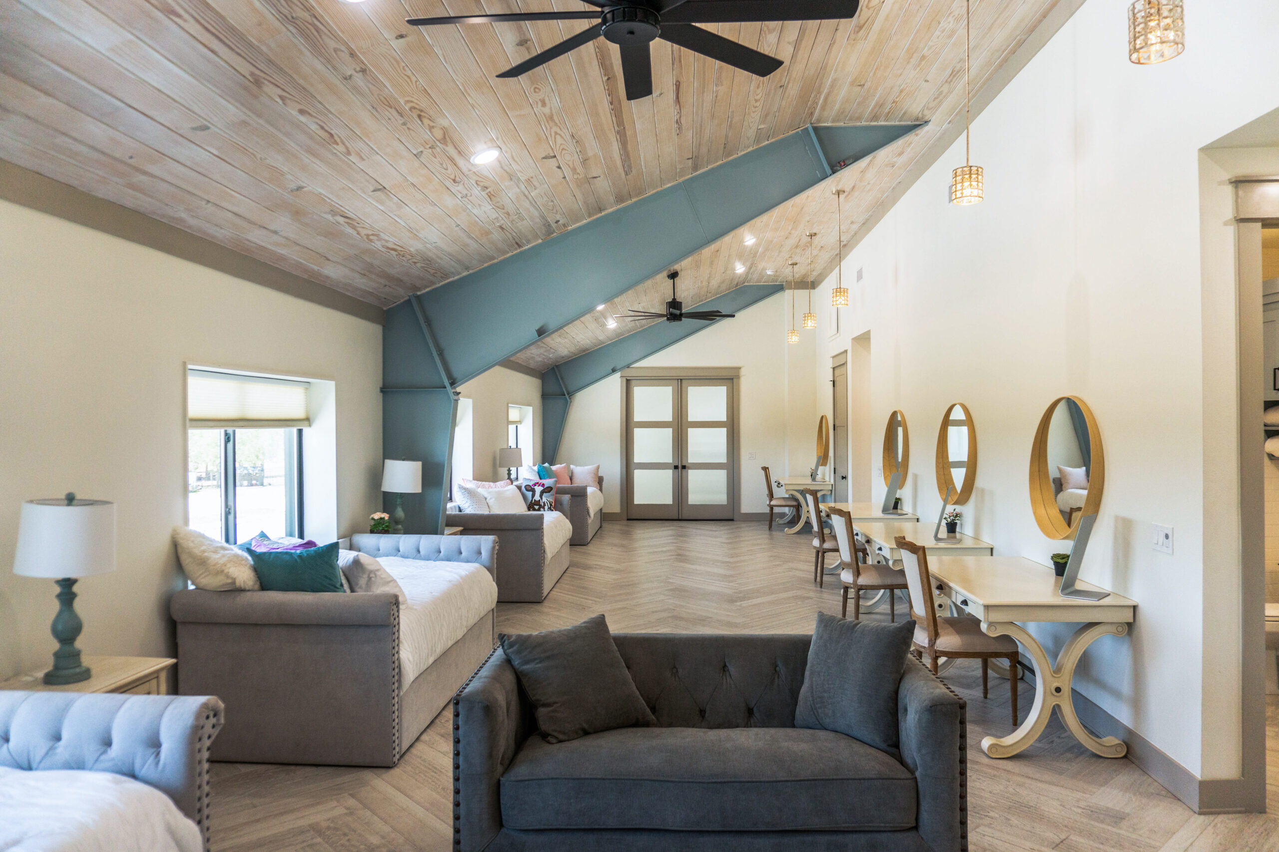 214±-Acre Luxury Texas Hill Country Ranch with 1,600′ Leon River Frontage near Gatesville