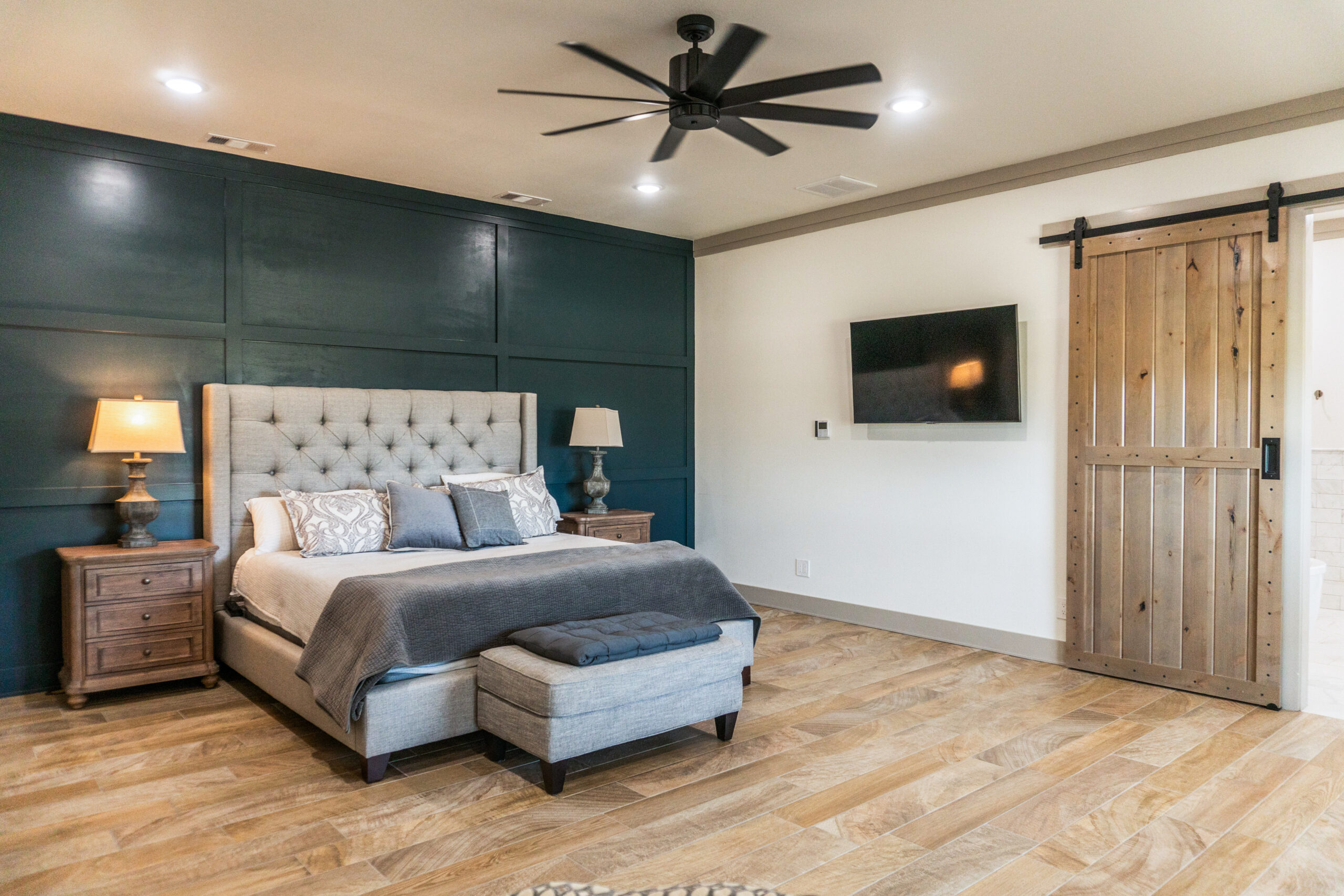 214±-Acre Luxury Texas Hill Country Ranch with 1,600′ Leon River Frontage near Gatesville