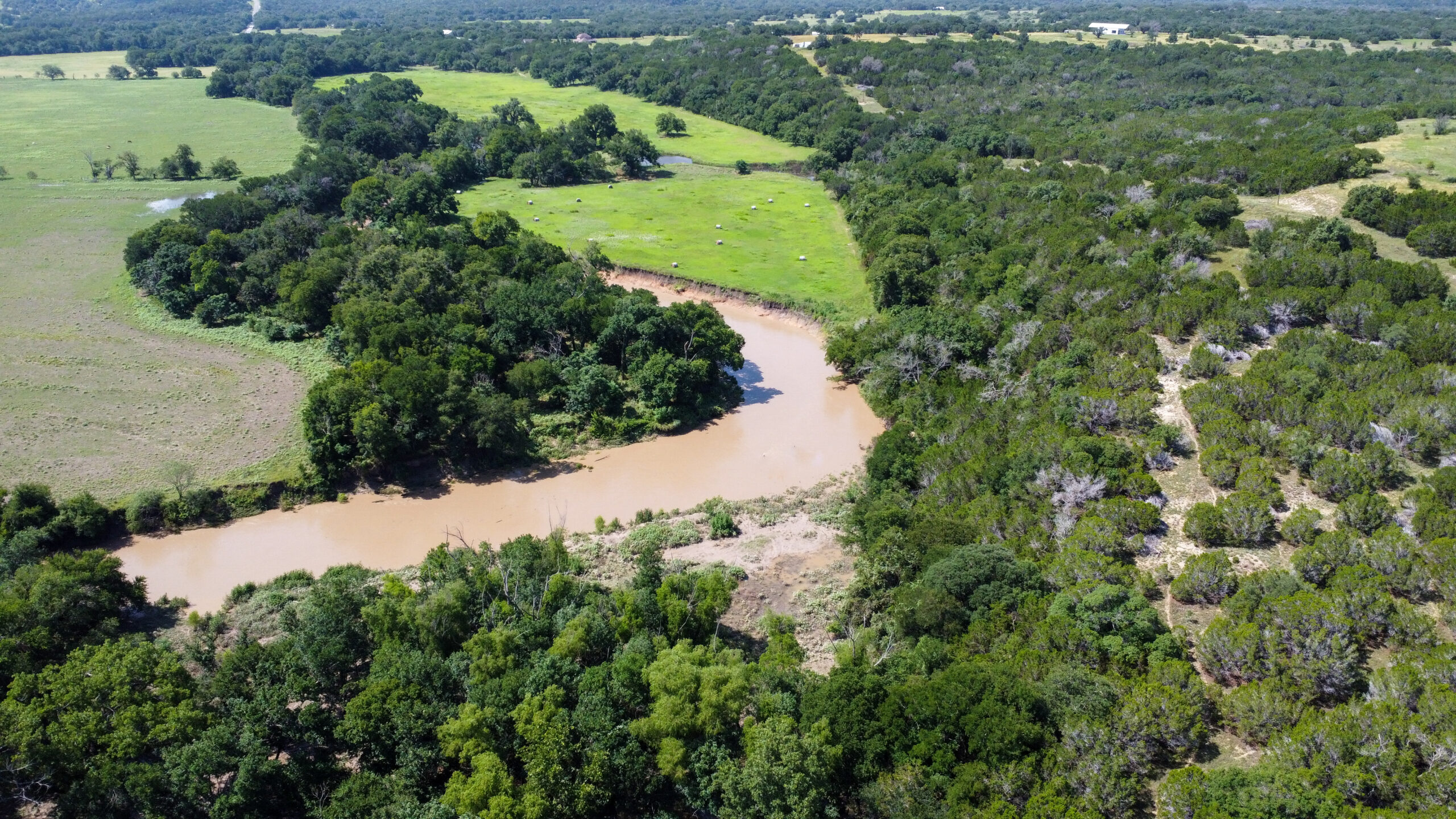214±-Acre Luxury Texas Hill Country Ranch with 1,600′ Leon River Frontage near Gatesville