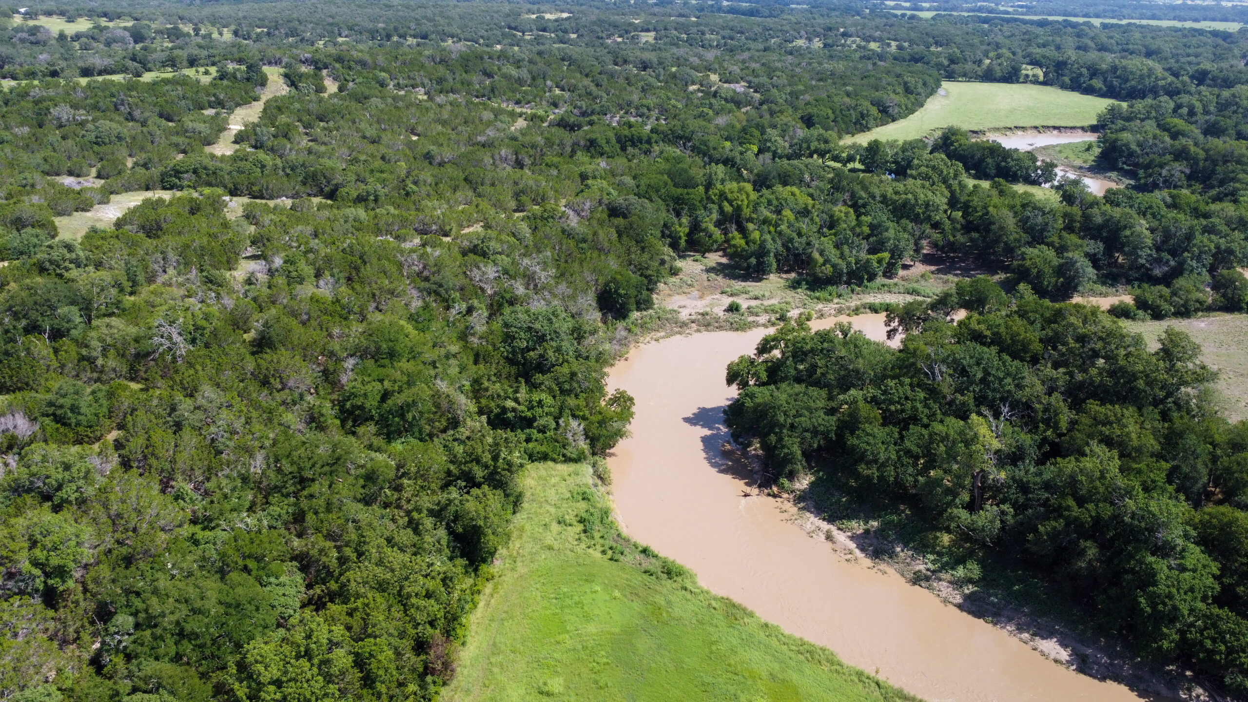 214±-Acre Luxury Texas Hill Country Ranch with 1,600′ Leon River Frontage near Gatesville