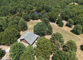 LOG HOME AND ACREAGE FOR SALE IN NORTH CENTRAL ARKANSAS