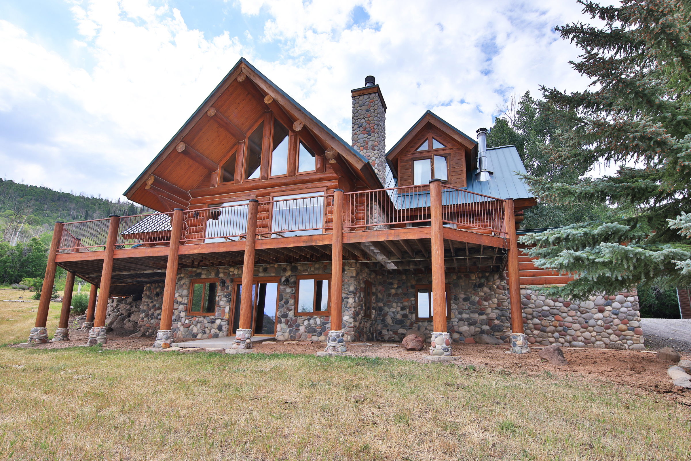 Luxury Log Home on Multiple Parcels For Sale on the Western Slope of Colorado