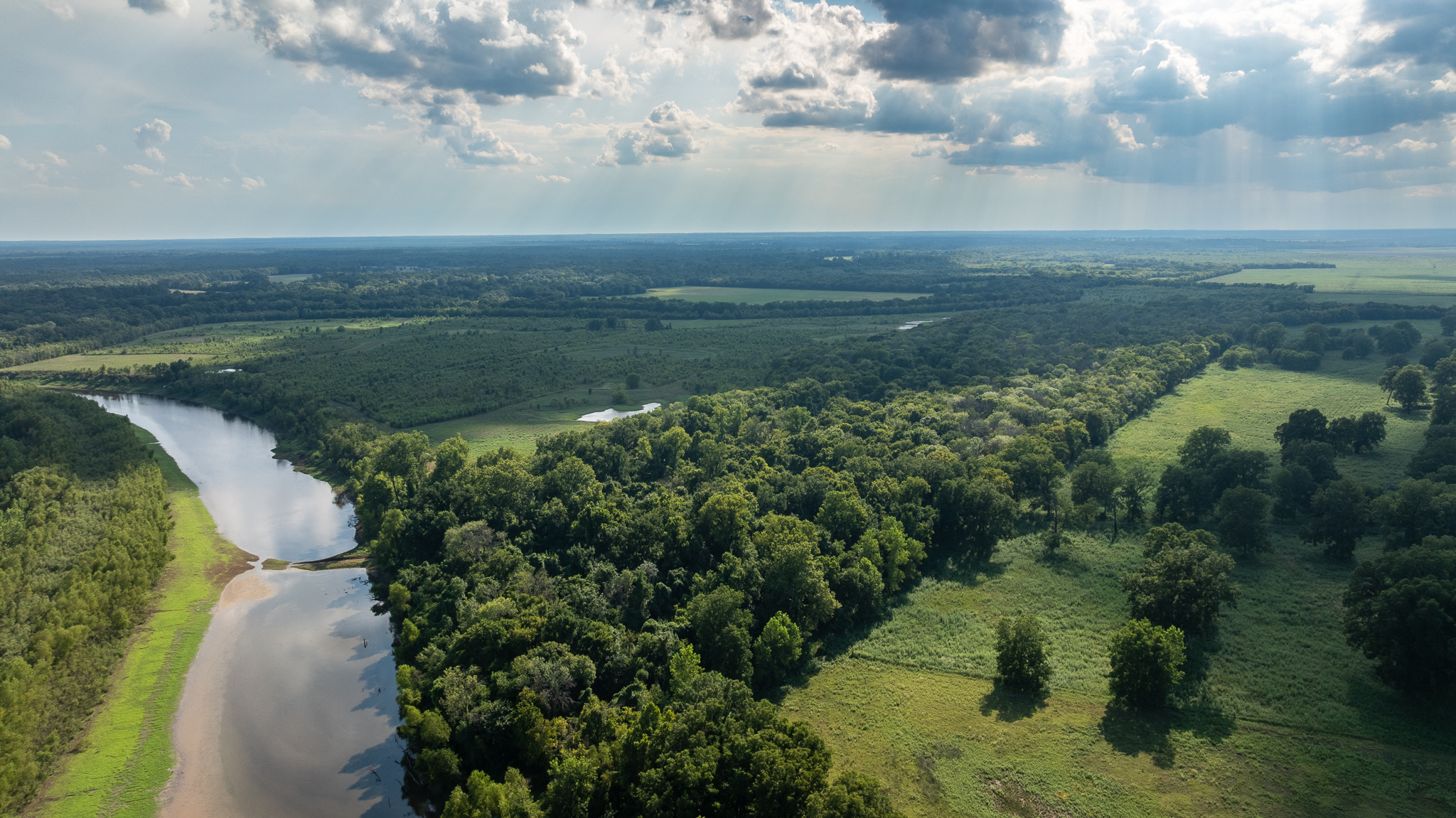 Premier Dekalb Texas Hunting Property with Red River Frontage