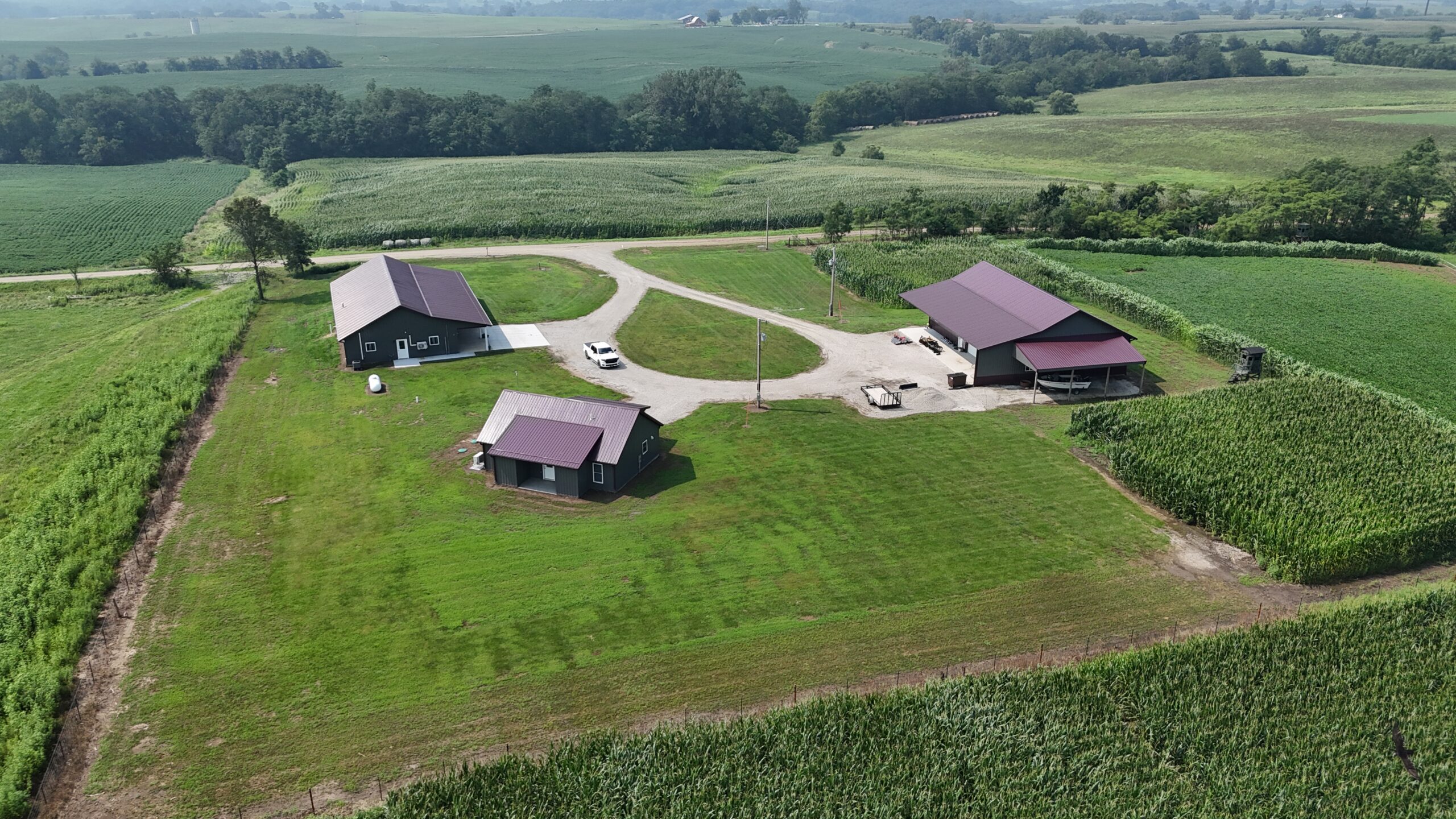 Dream Countryside Home + Guest Home in Moulton, IA