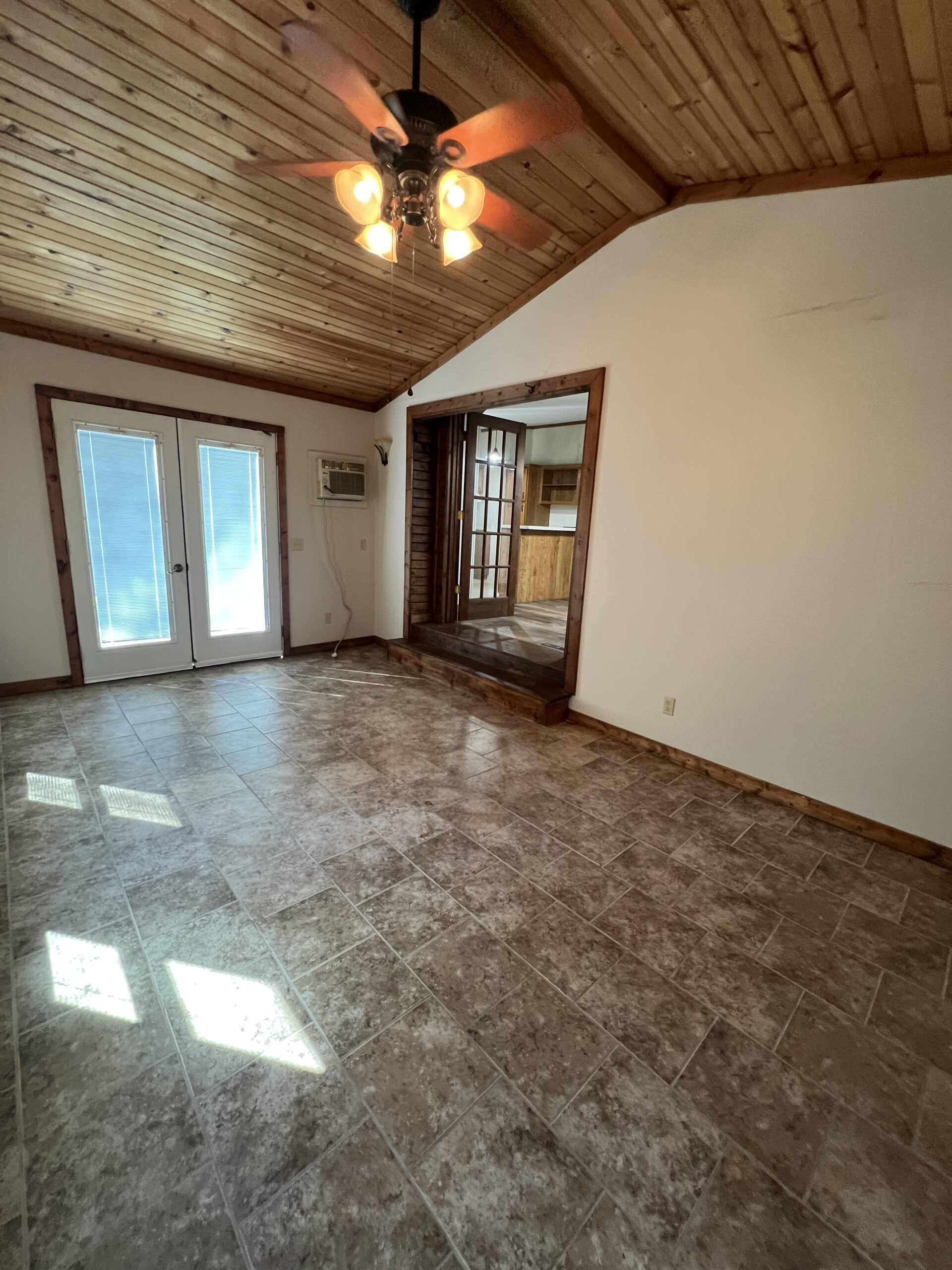 Country Home with 20 m/l acres in Putnam County, MO