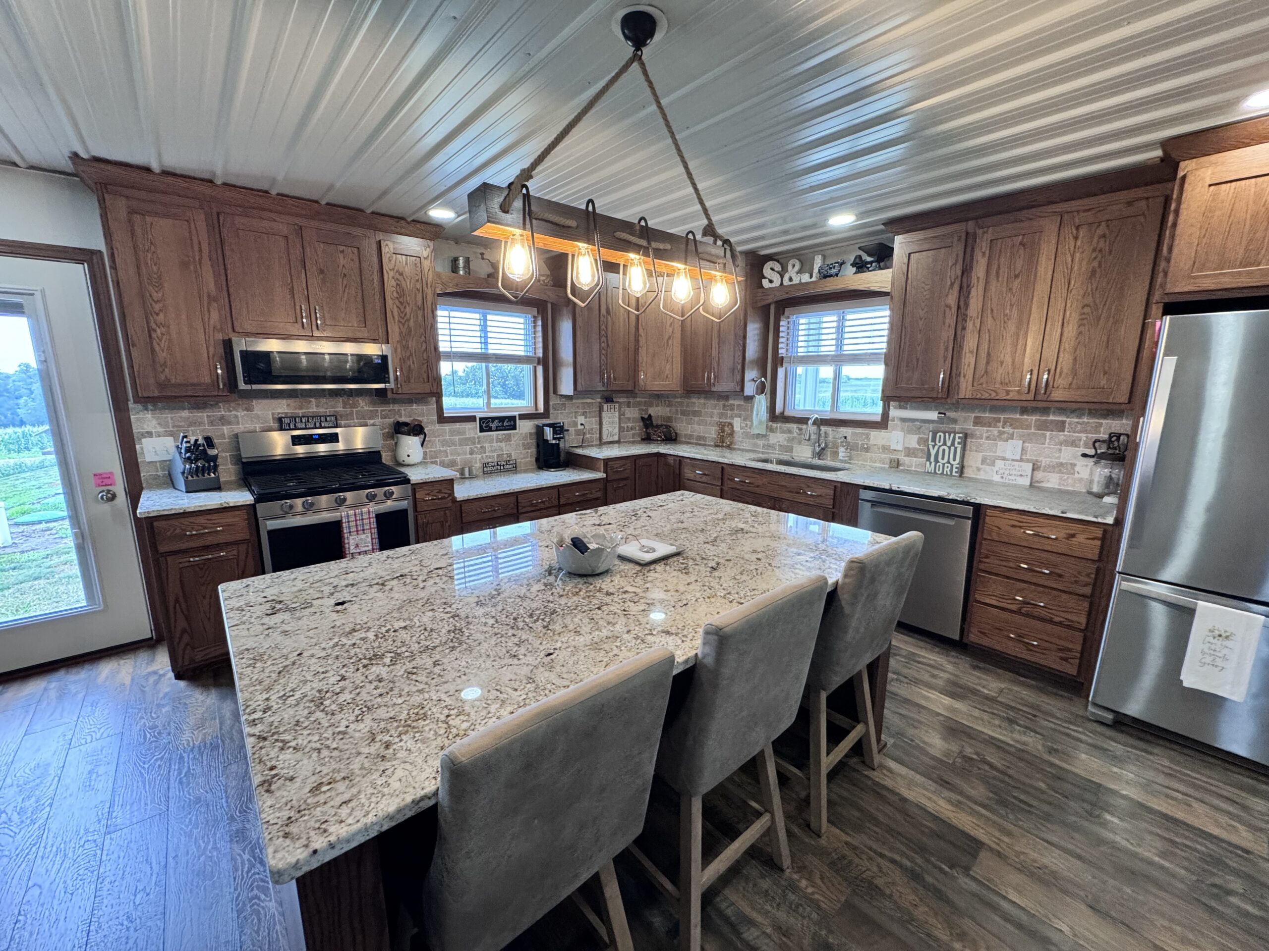 Dream Countryside Home + Guest Home in Moulton, IA