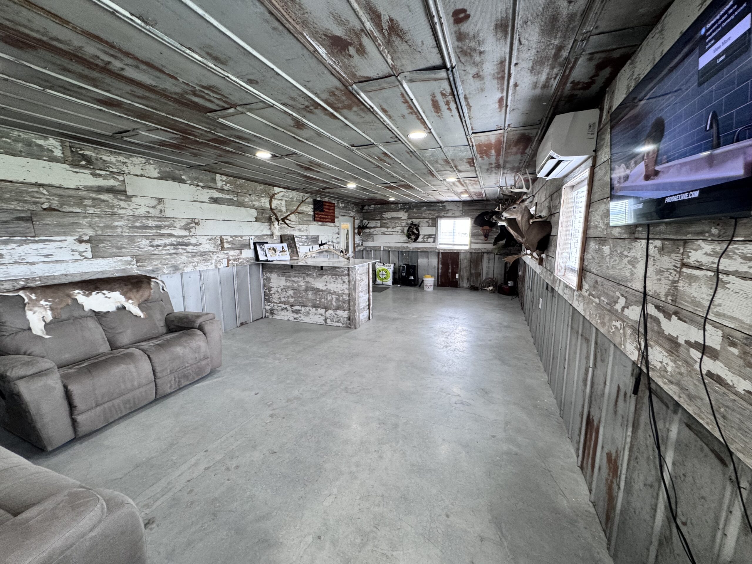 Dream Countryside Home + Guest Home in Moulton, IA