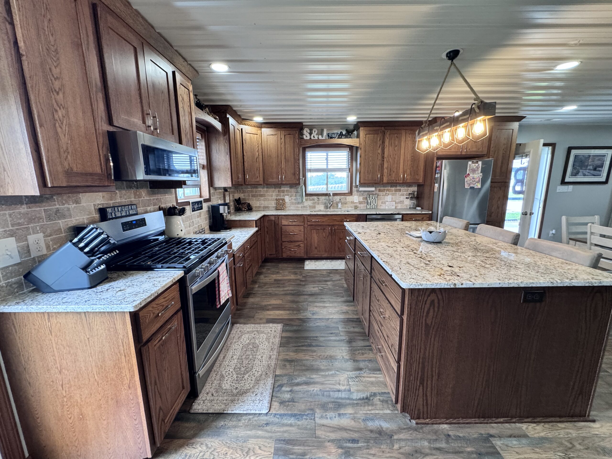 Dream Countryside Home + Guest Home in Moulton, IA