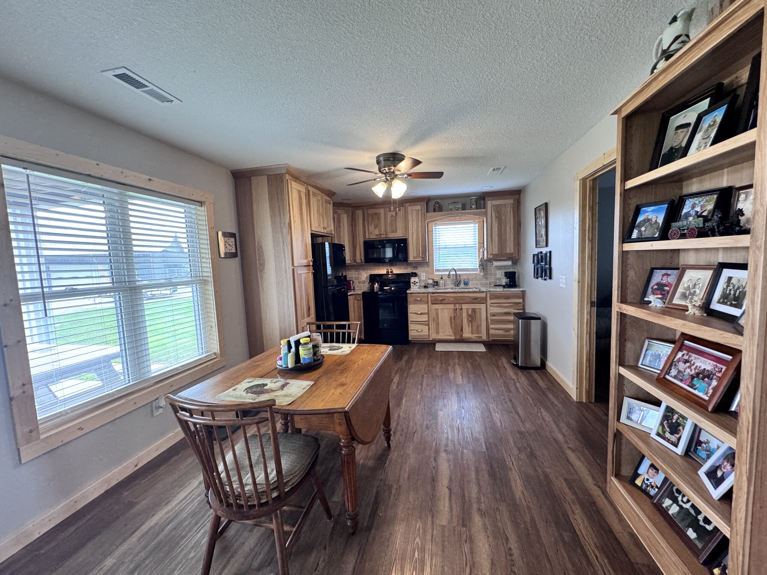 Dream Countryside Home + Guest Home in Moulton, IA