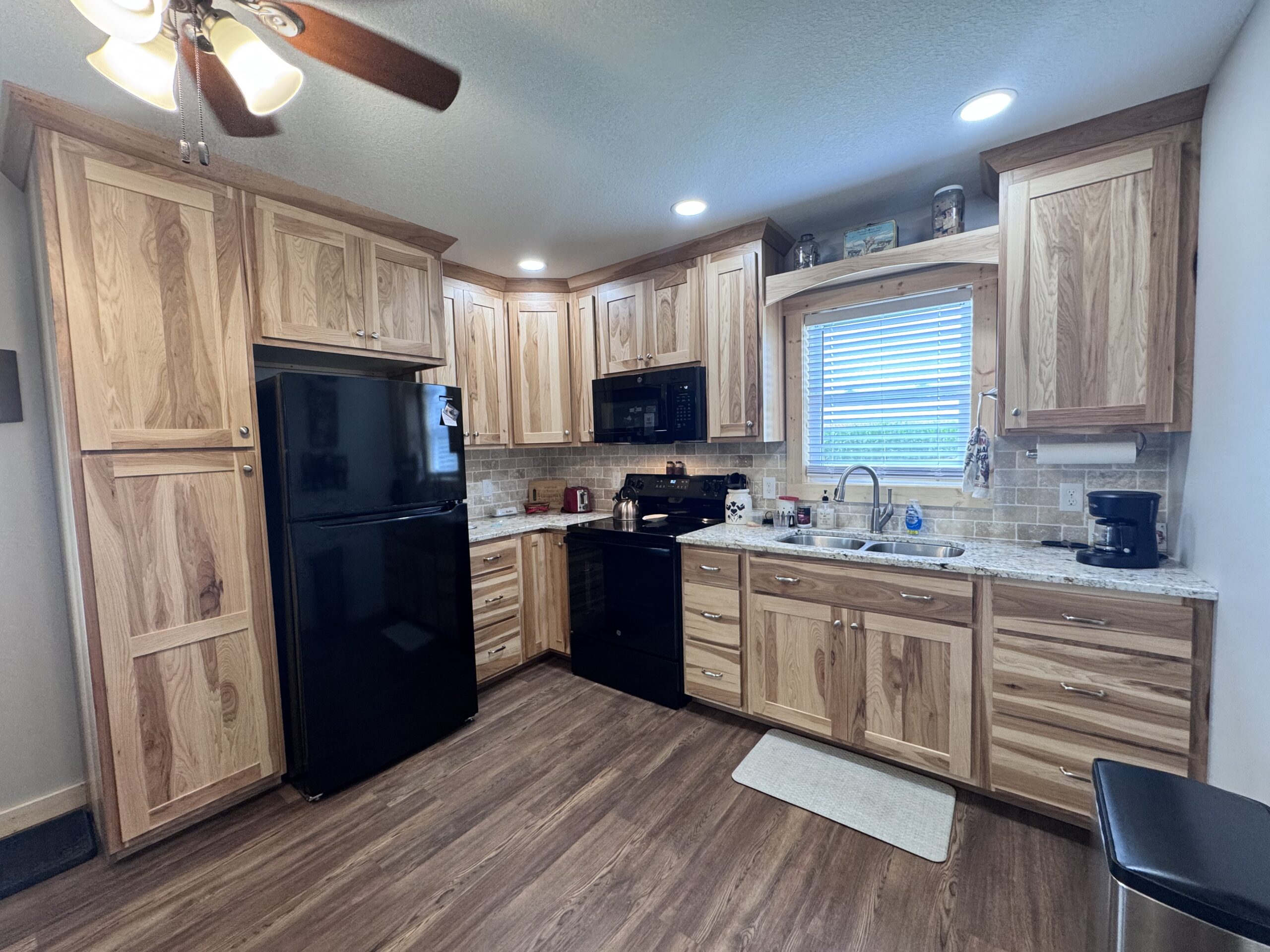 Dream Countryside Home + Guest Home in Moulton, IA