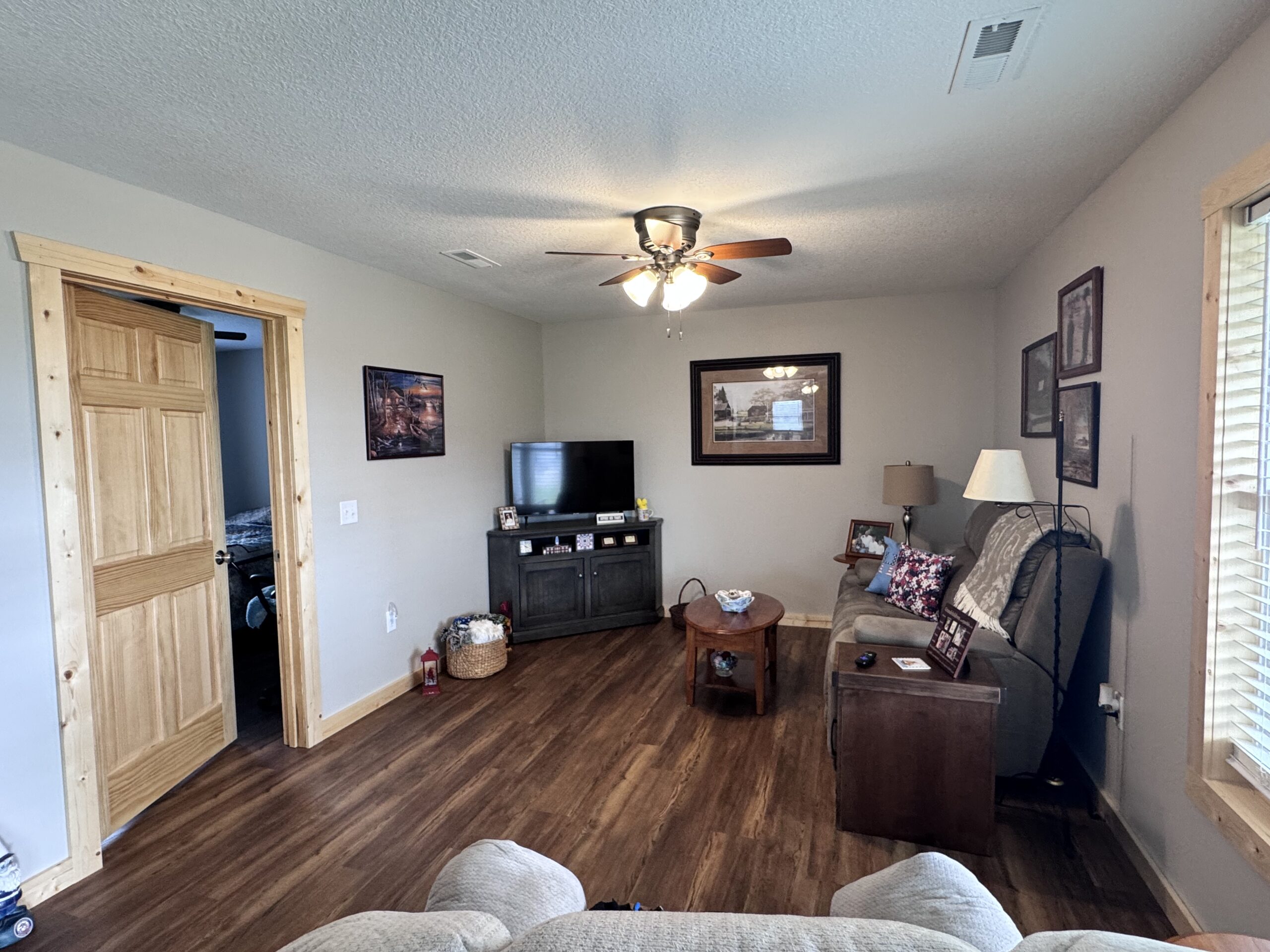 Dream Countryside Home + Guest Home in Moulton, IA