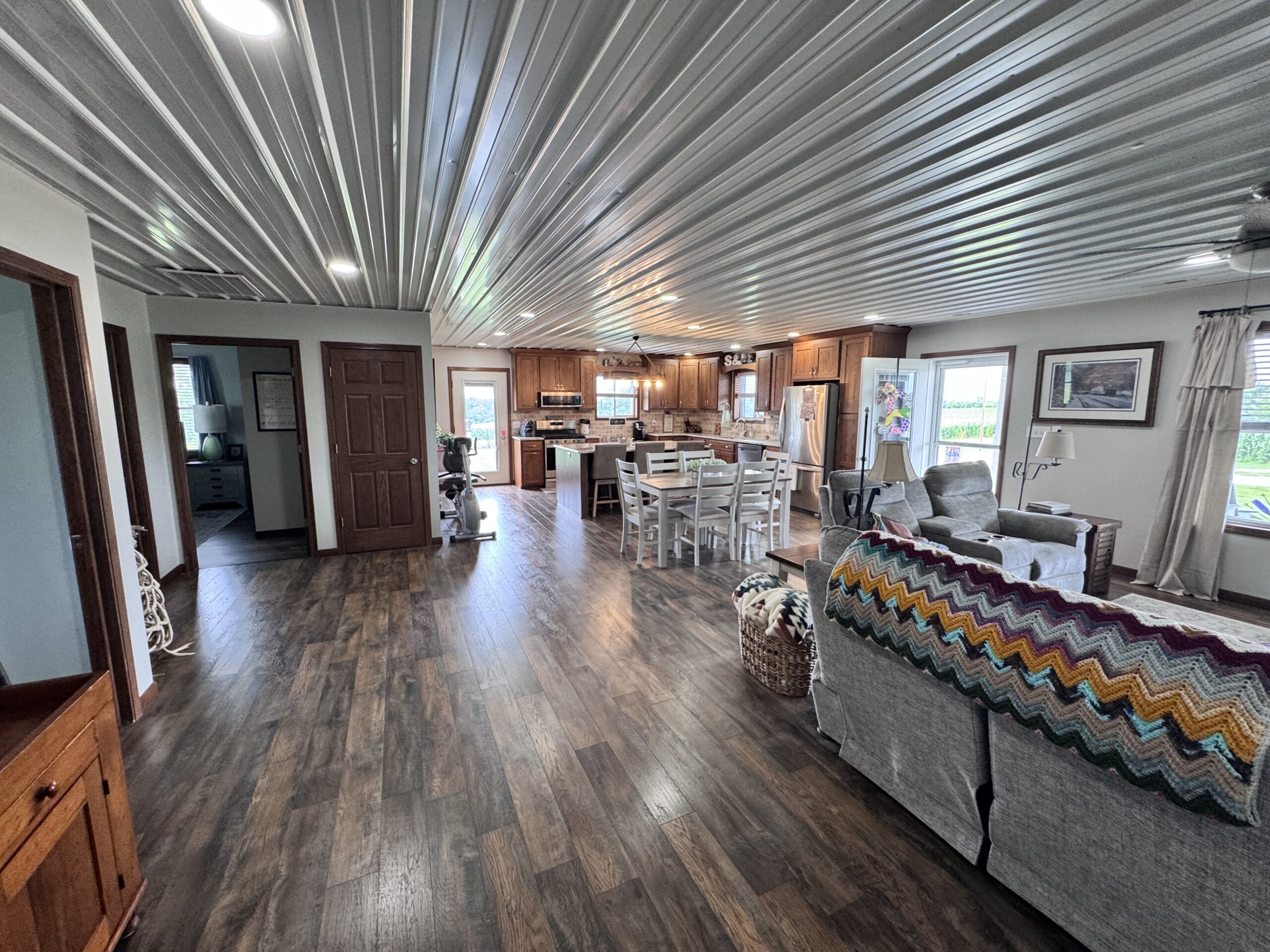 Dream Countryside Home + Guest Home in Moulton, IA