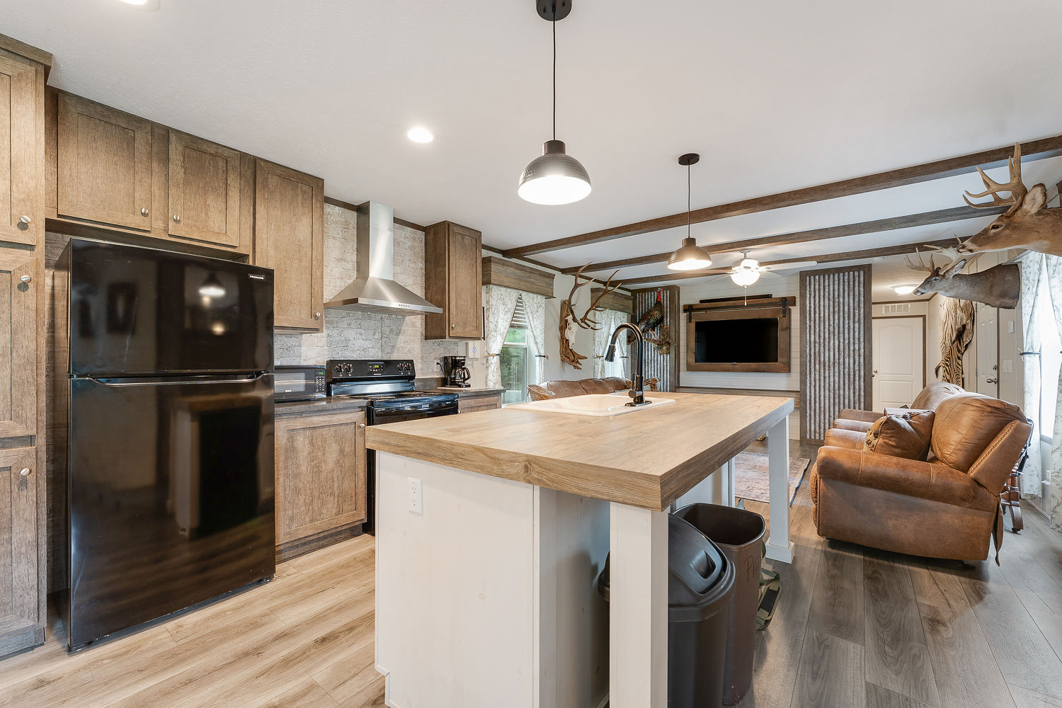 48.7+/- Acres Featuring a 2022 Single Wide Mobile Home Montello WI