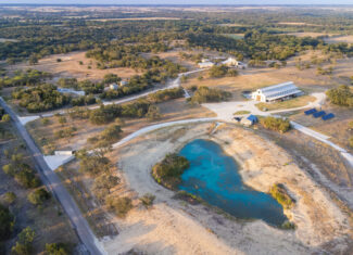 Luxury Barndominium, Guest Cabins & Hunting Land