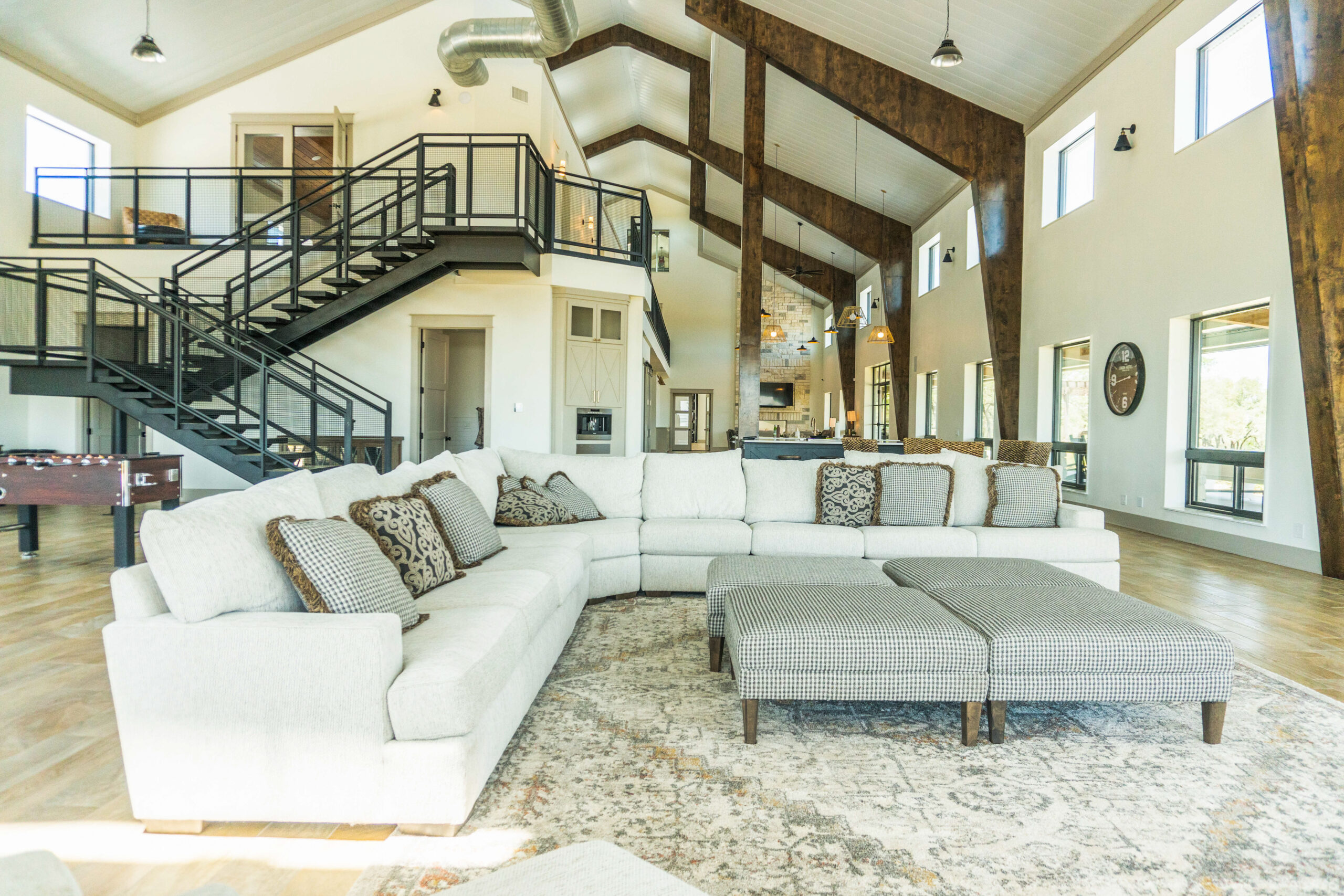 Luxury Barndominium, Guest Cabins & Hunting Land