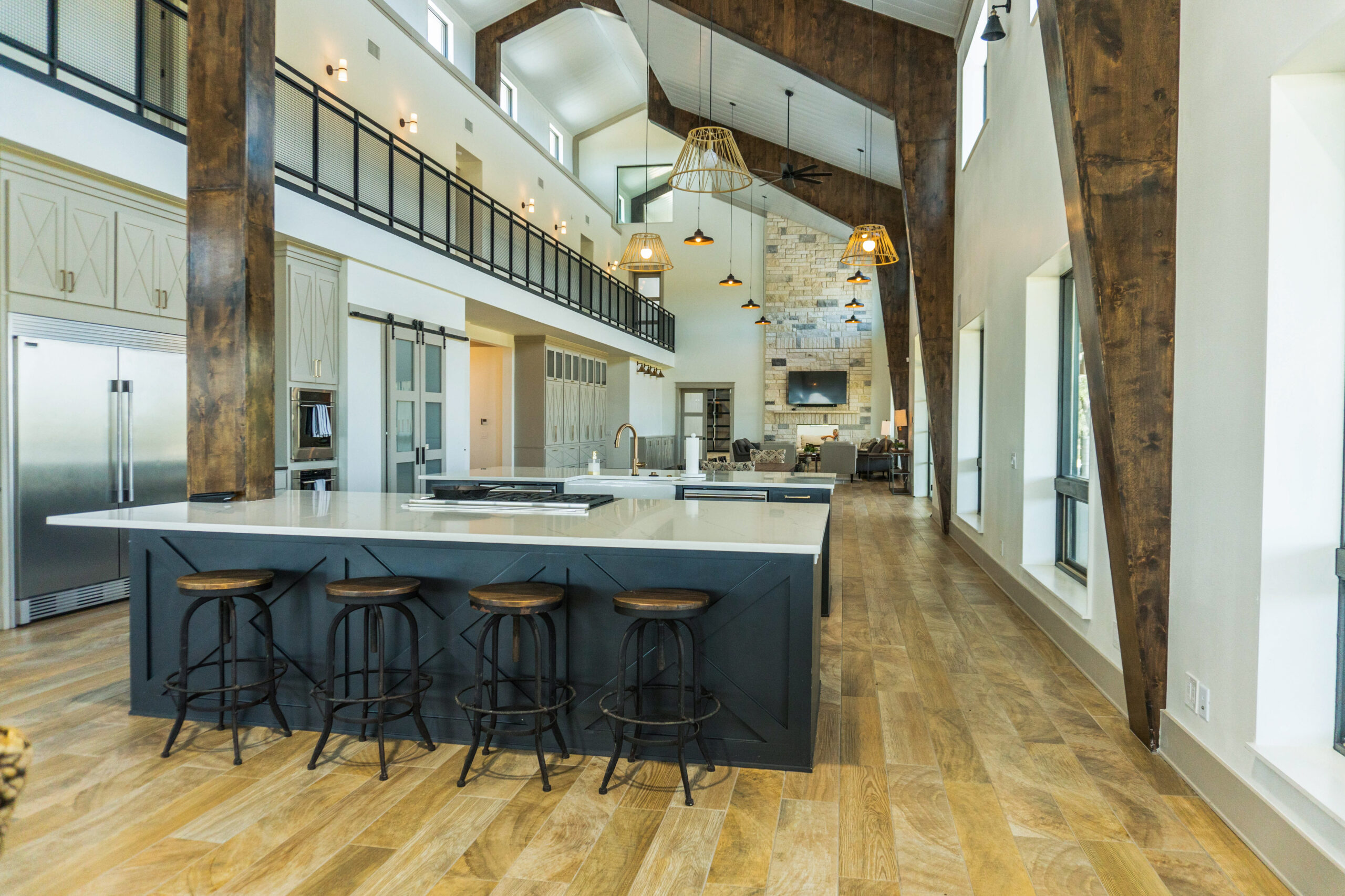 Luxury Barndominium, Guest Cabins & Hunting Land