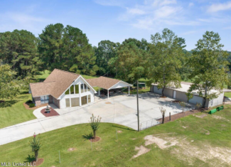 Pike Co Home with 125 Acres in North Pike School District