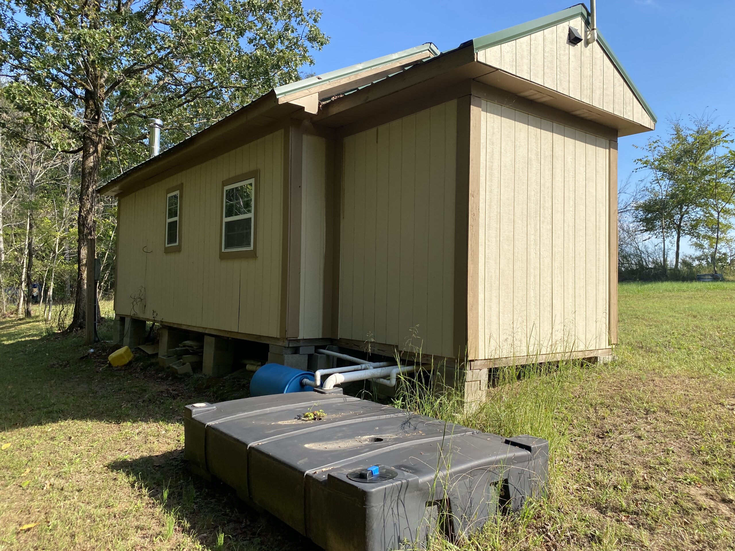 HUNTING CAMP FOR SALE IN TN. CABIN & STORAGE, 58 ACRES+/-
