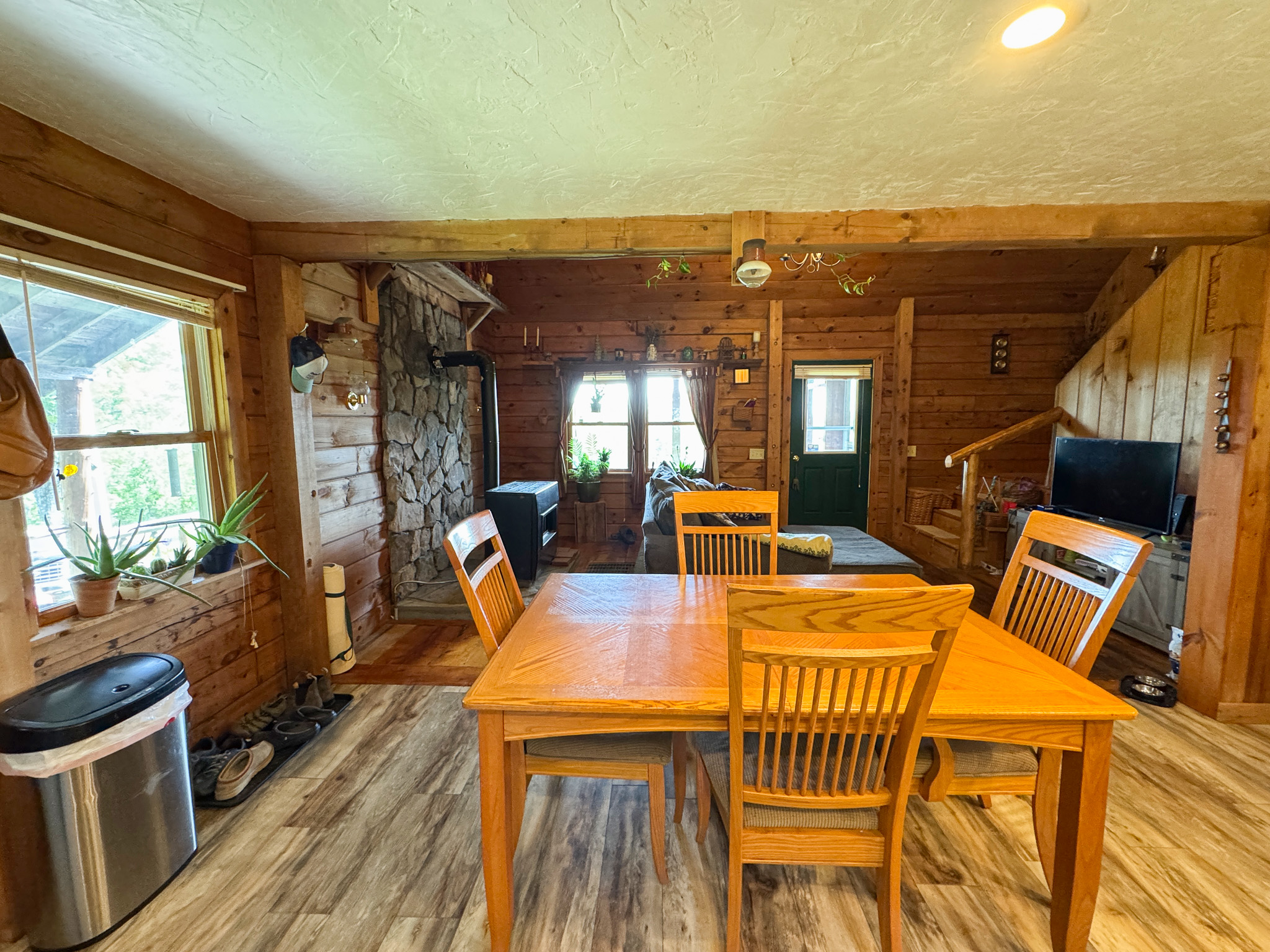 Off-Grid Log Home on 33.4 Acres