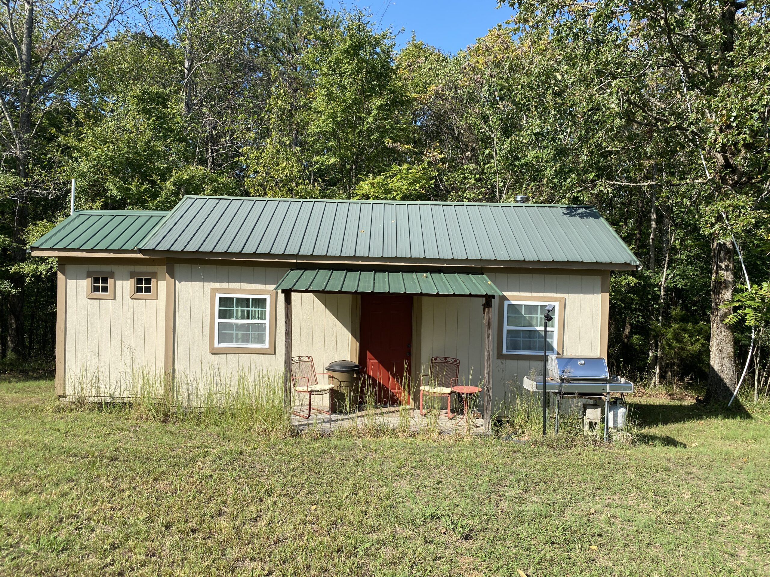 HUNTING CAMP FOR SALE IN TN. CABIN & STORAGE, 58 ACRES+/-