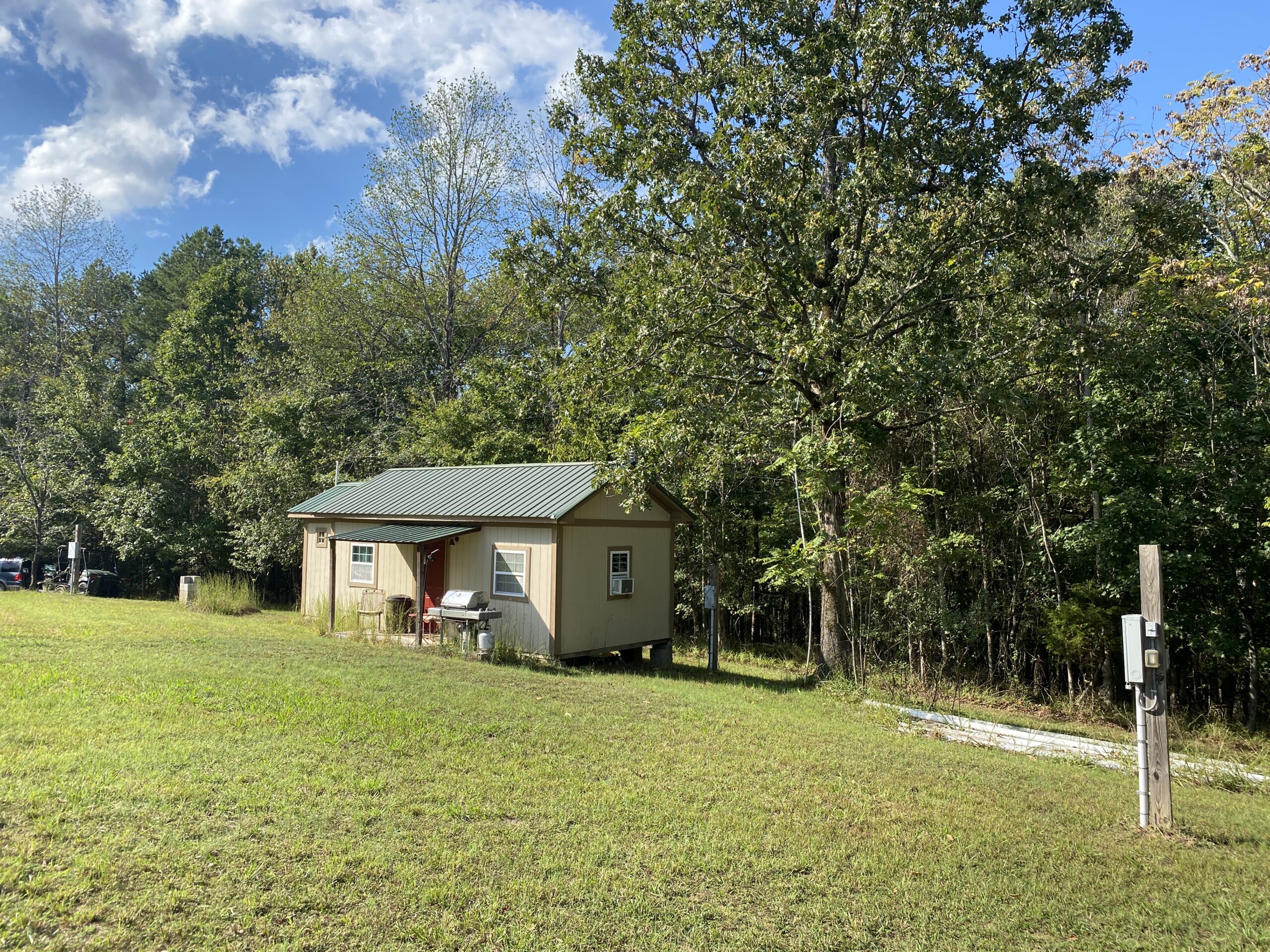 HUNTING CAMP FOR SALE IN TN. CABIN & STORAGE, 58 ACRES+/-