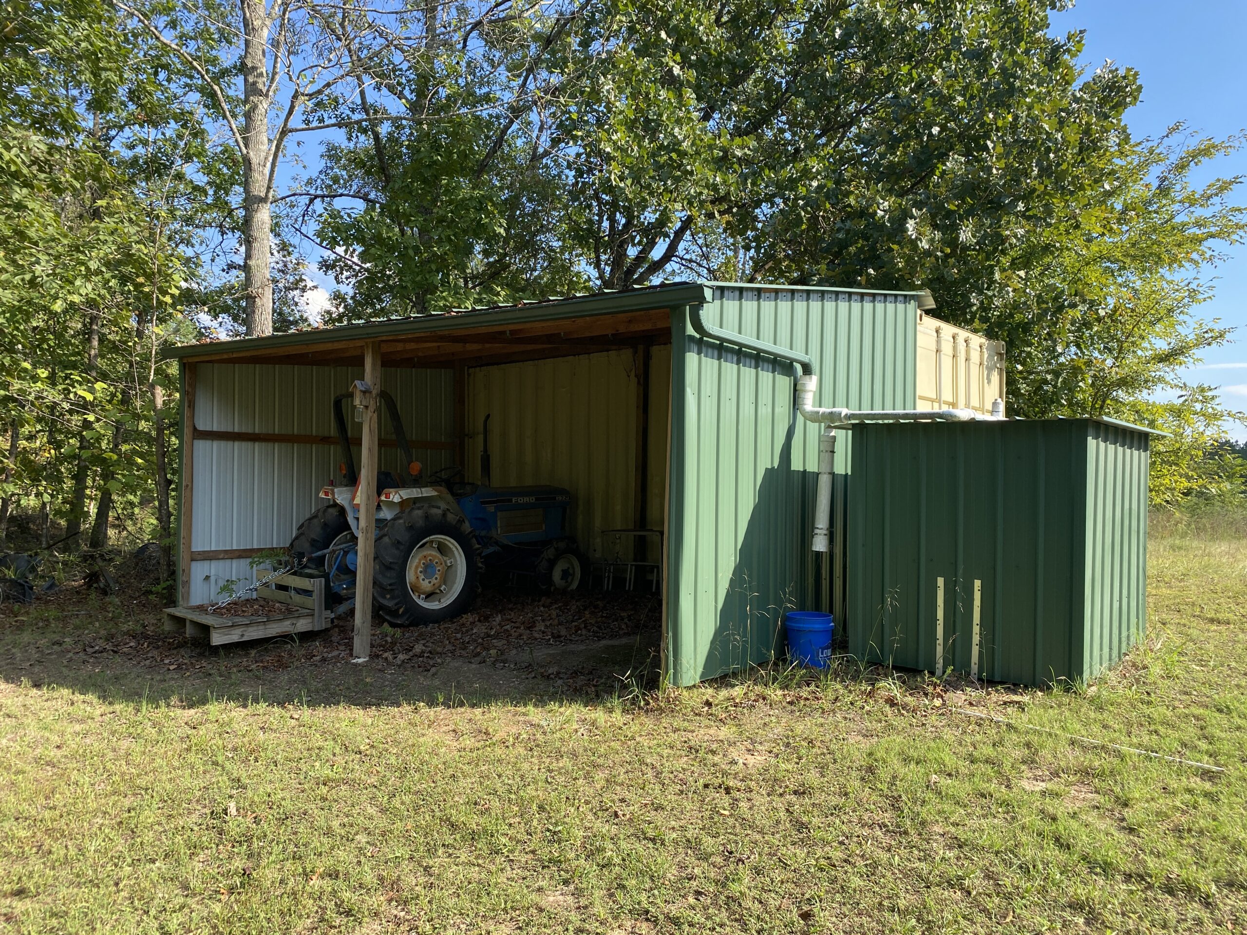 HUNTING CAMP FOR SALE IN TN. CABIN & STORAGE, 58 ACRES+/-