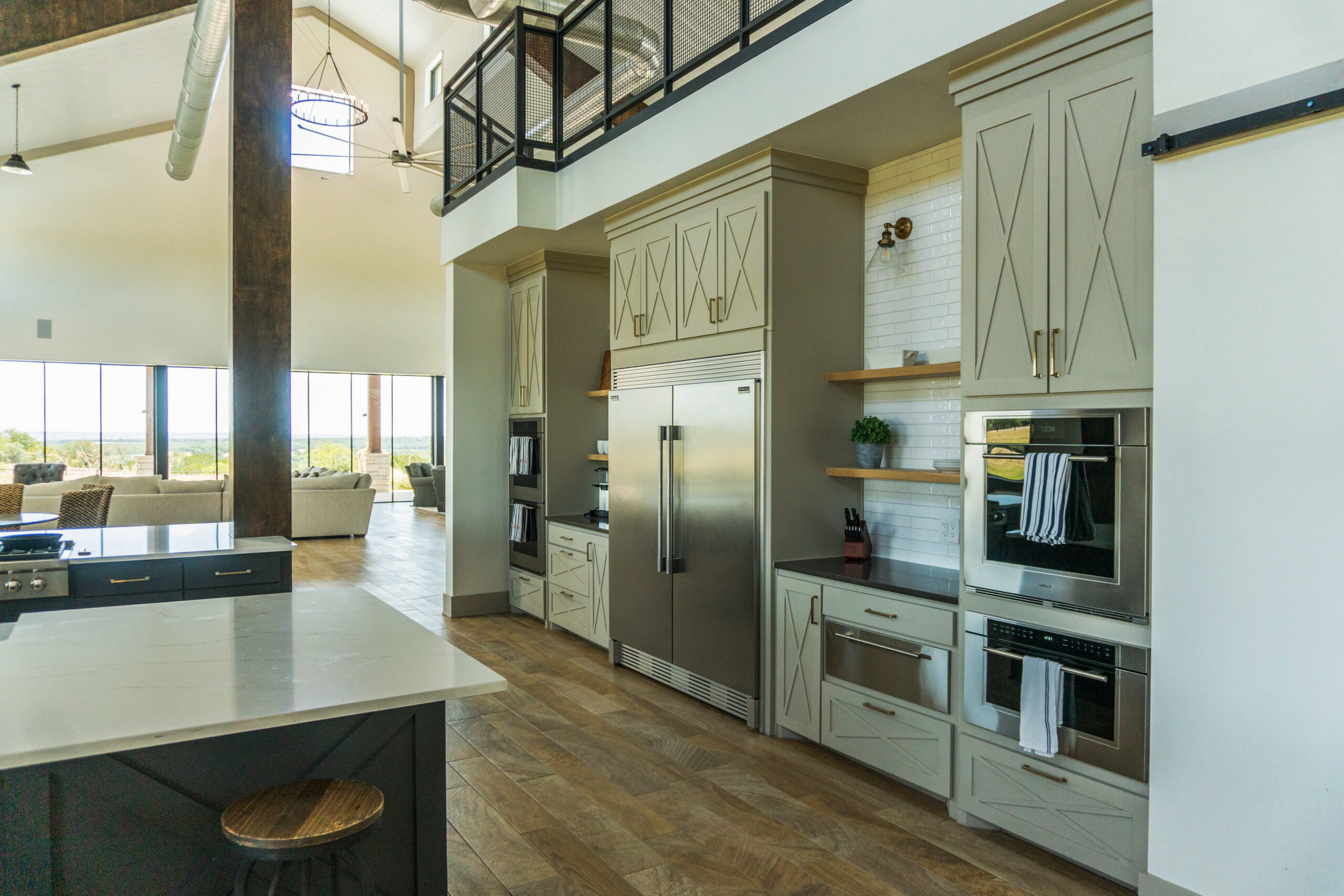Luxury Barndominium, Guest Cabins & Hunting Land