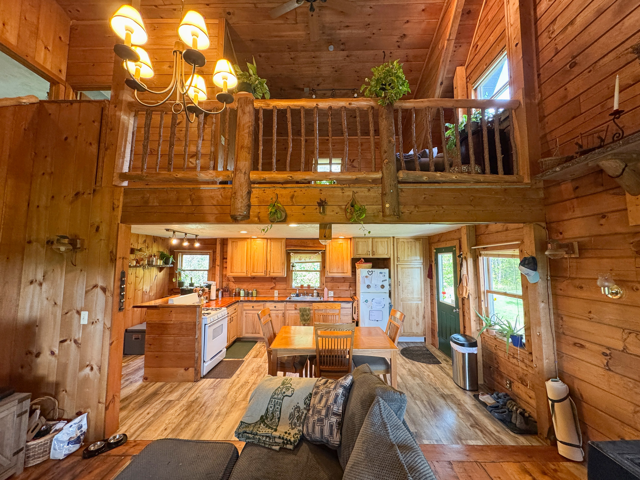 Off-Grid Log Home on 33.4 Acres