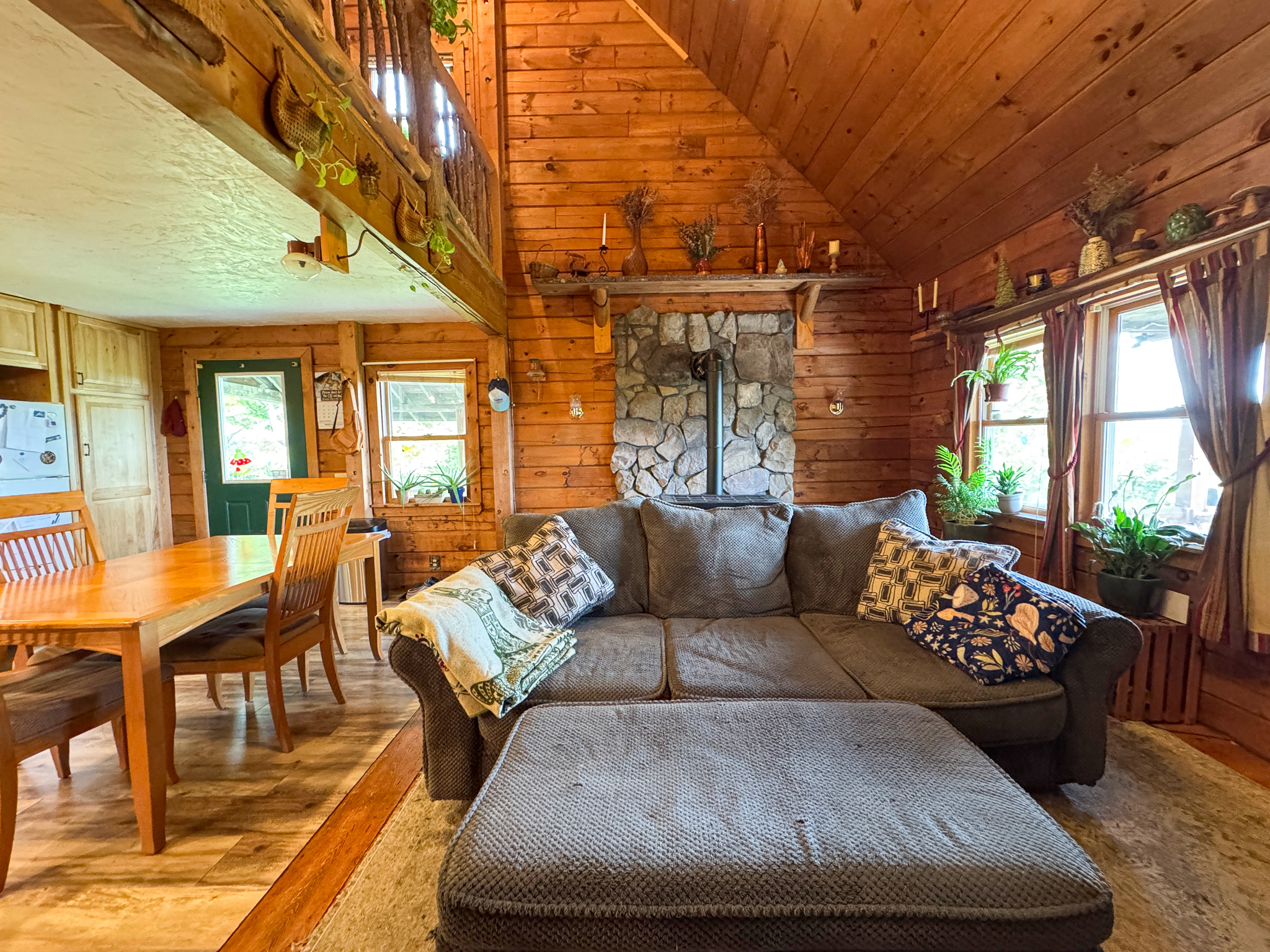 Off-Grid Log Home on 33.4 Acres