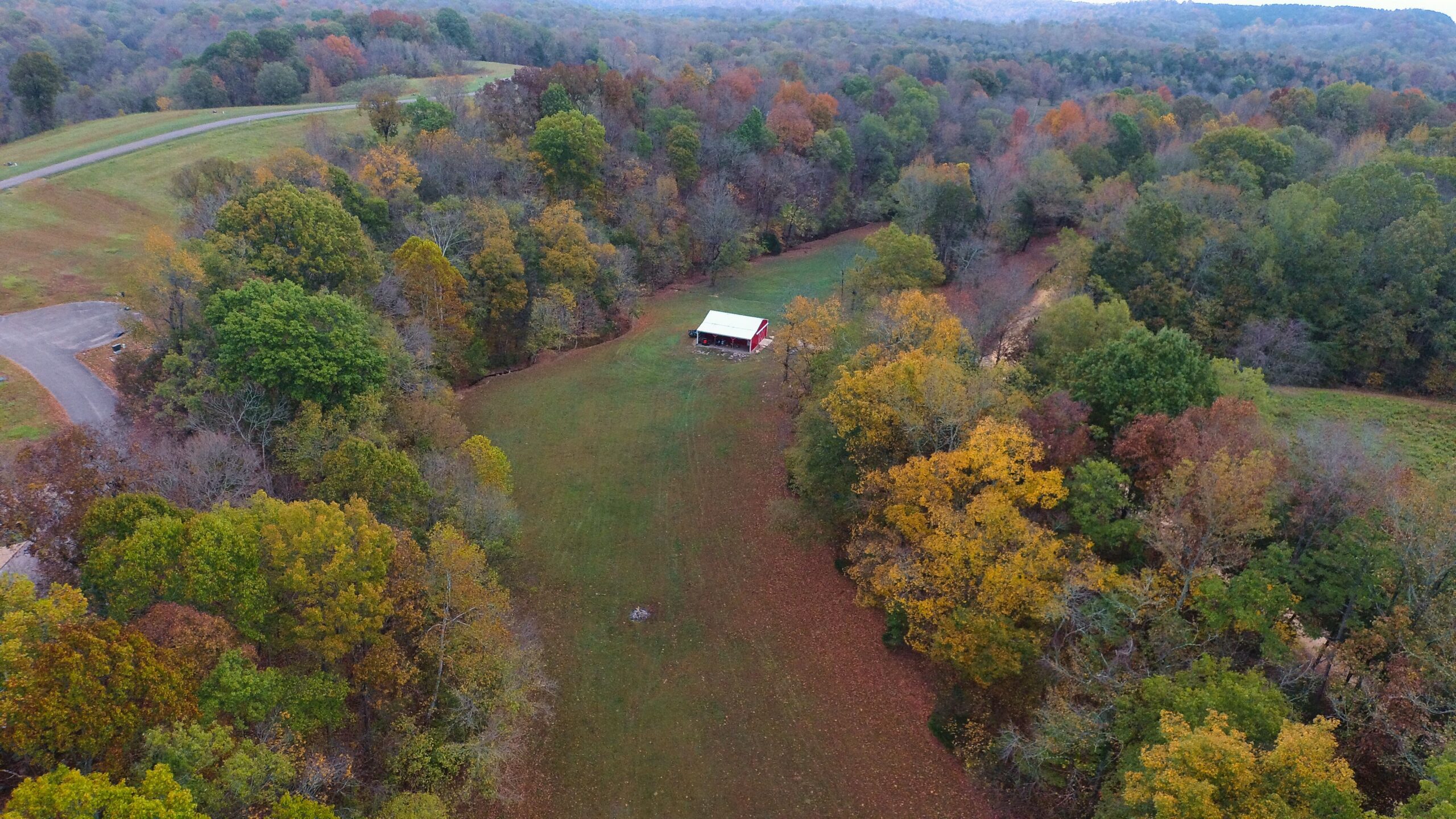 RIVER FRONT HOME W/ UNRESTRICTED ACREAGE FOR SALE IN TN ON TENNESSEE RIVER, DEER & TURKEY HUNTING