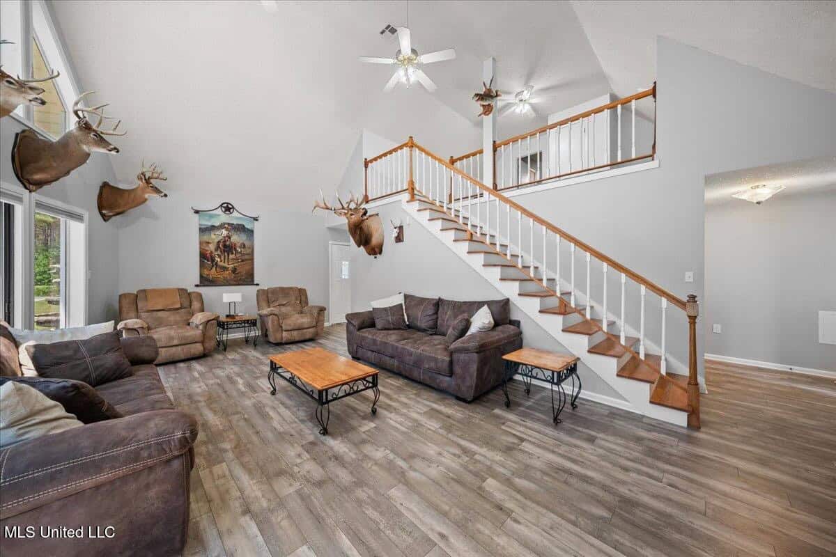 Pike Co Home with 125 Acres in North Pike School District