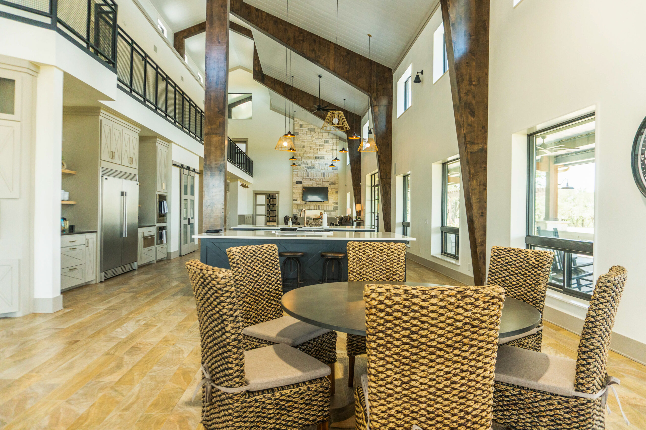 Luxury Barndominium, Guest Cabins & Hunting Land