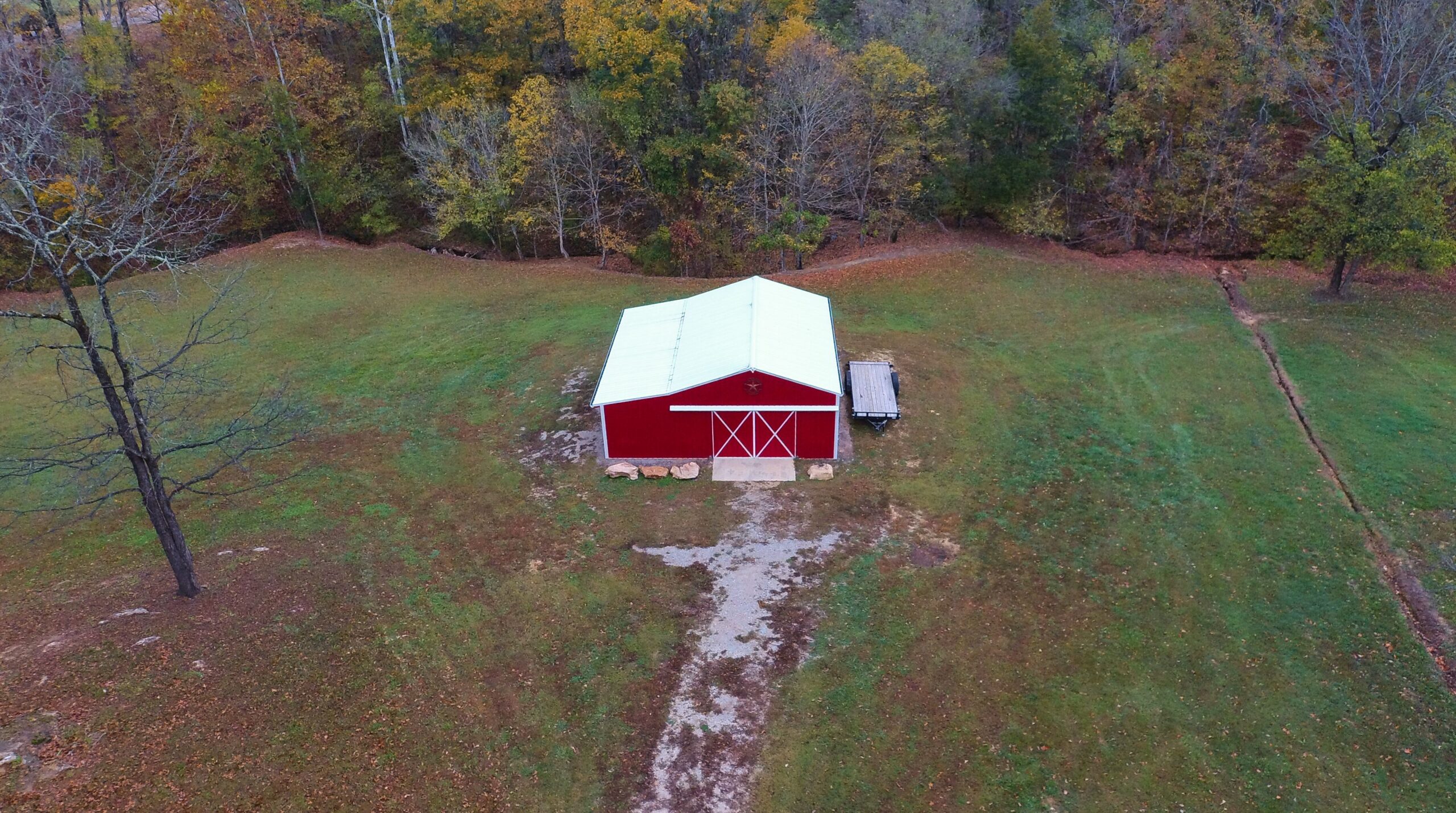 RIVER FRONT HOME W/ UNRESTRICTED ACREAGE FOR SALE IN TN ON TENNESSEE RIVER, DEER & TURKEY HUNTING