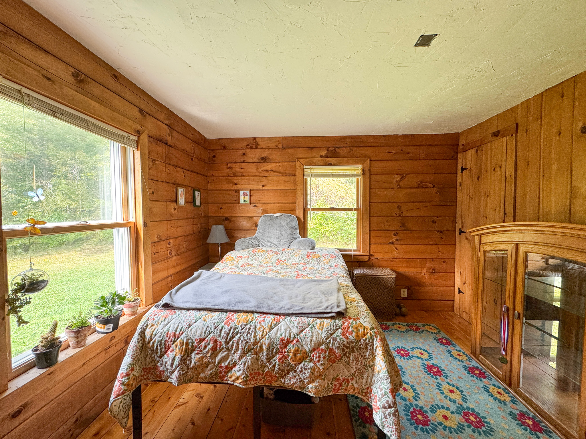Off-Grid Log Home on 33.4 Acres