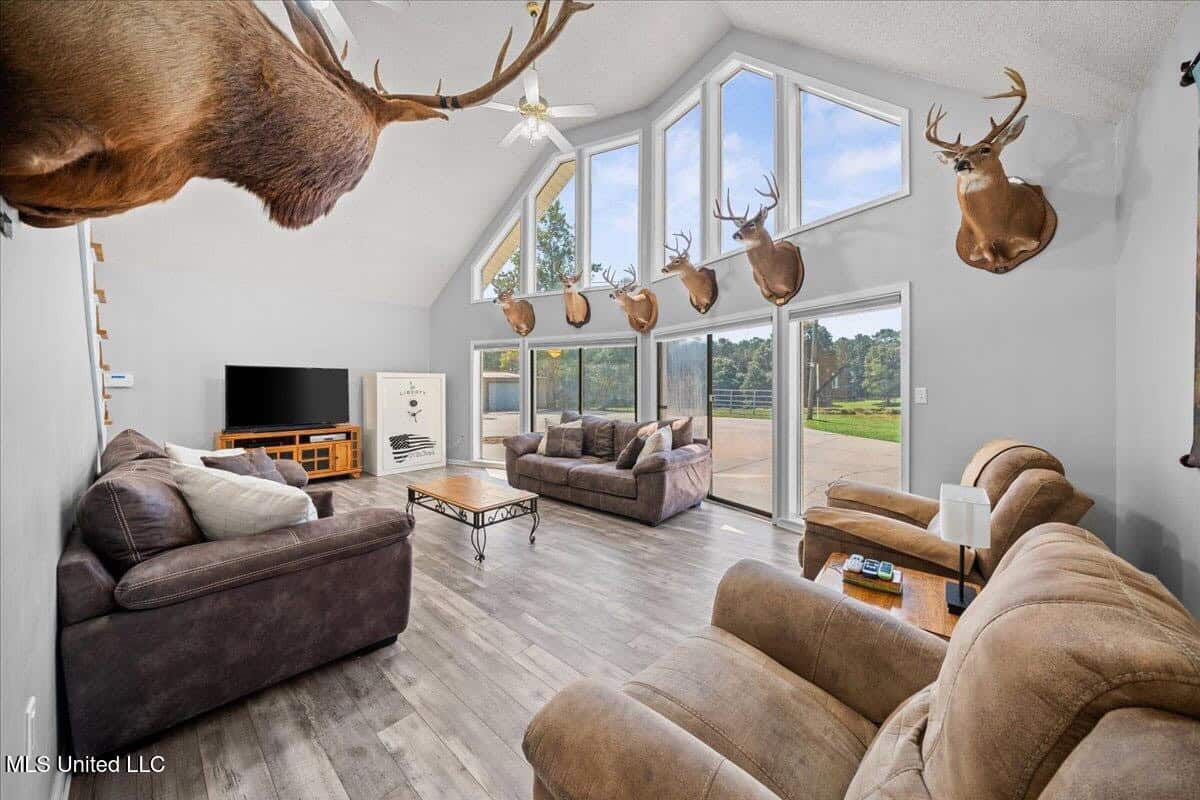 Pike Co Home with 125 Acres in North Pike School District
