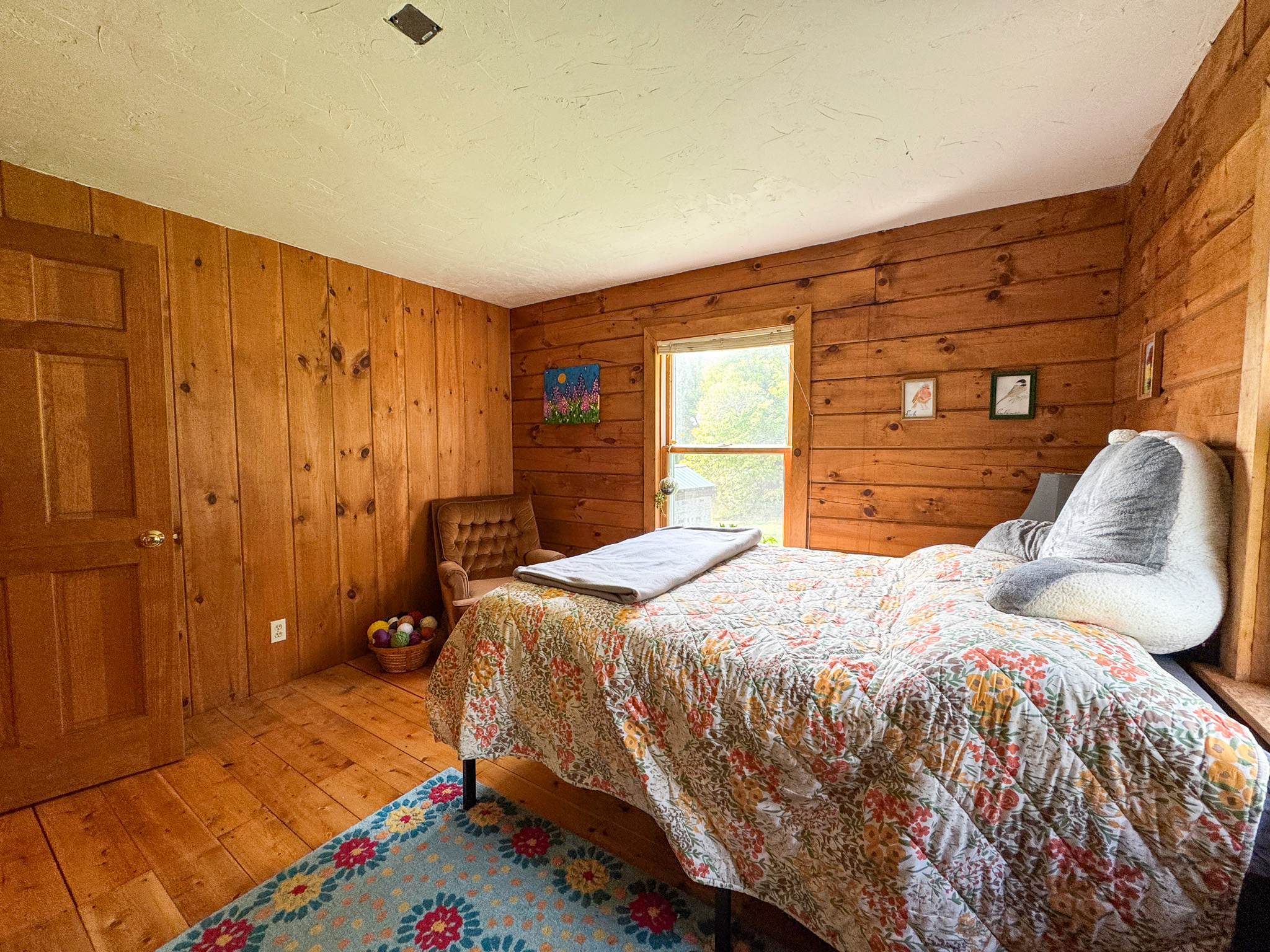 Off-Grid Log Home on 33.4 Acres