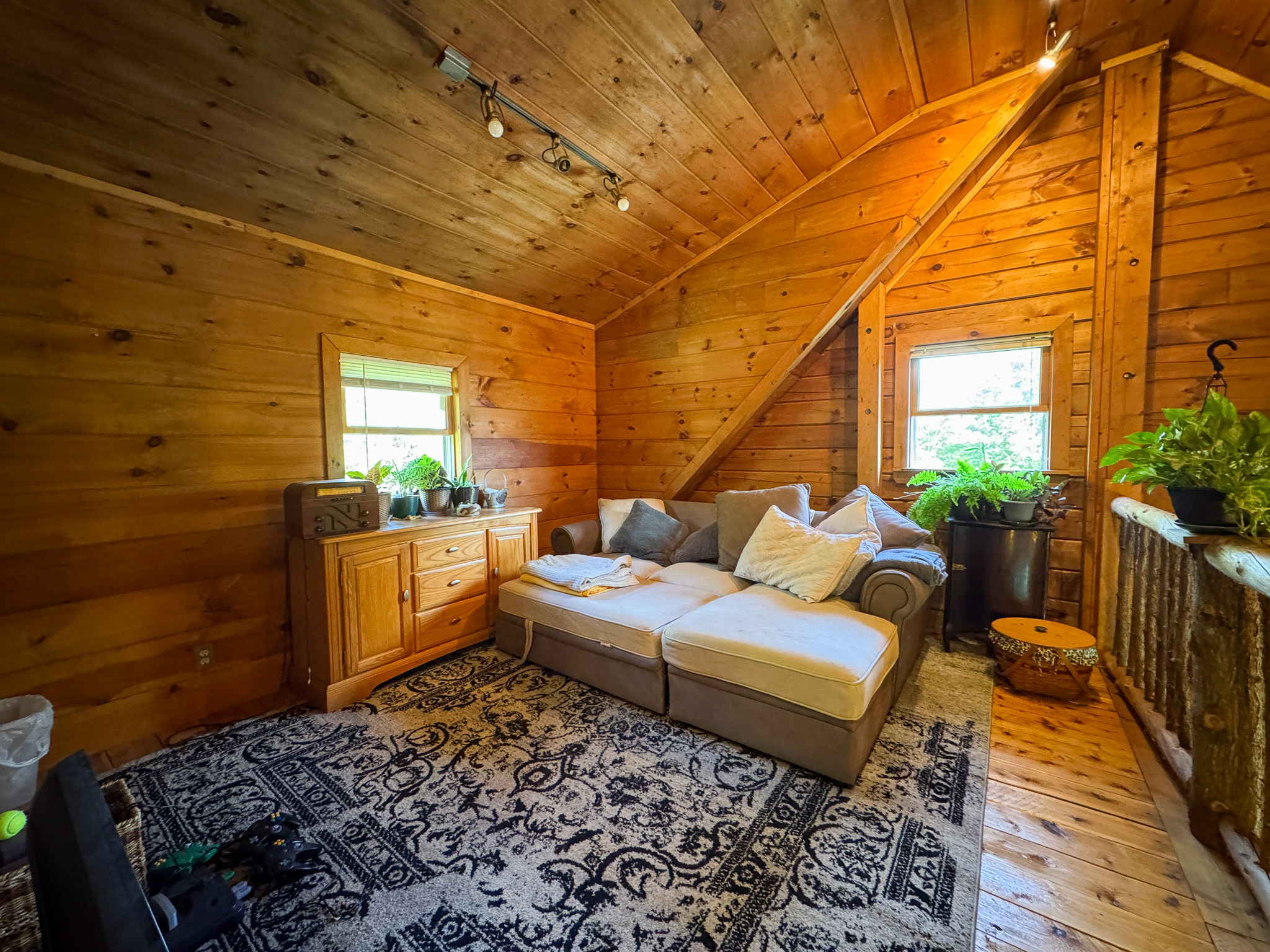 Off-Grid Log Home on 33.4 Acres