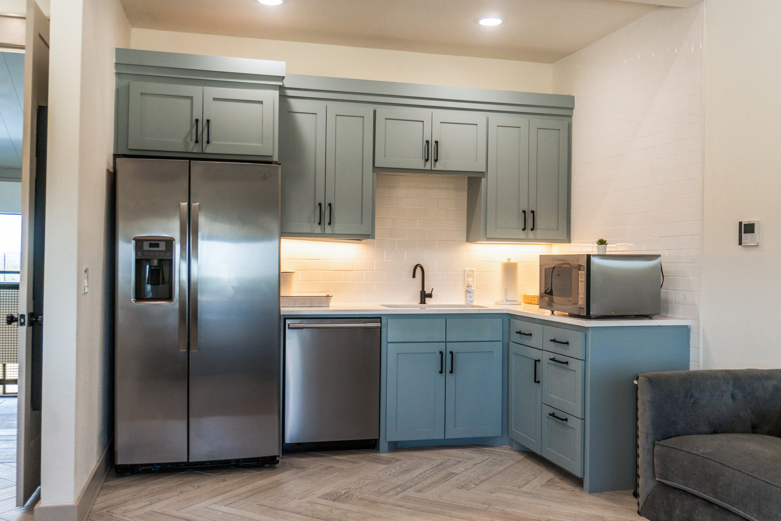 Luxury Barndominium, Guest Cabins & Hunting Land