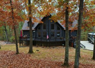RIVER FRONT HOME W/ UNRESTRICTED ACREAGE FOR SALE IN TN ON TENNESSEE RIVER, DEER & TURKEY HUNTING