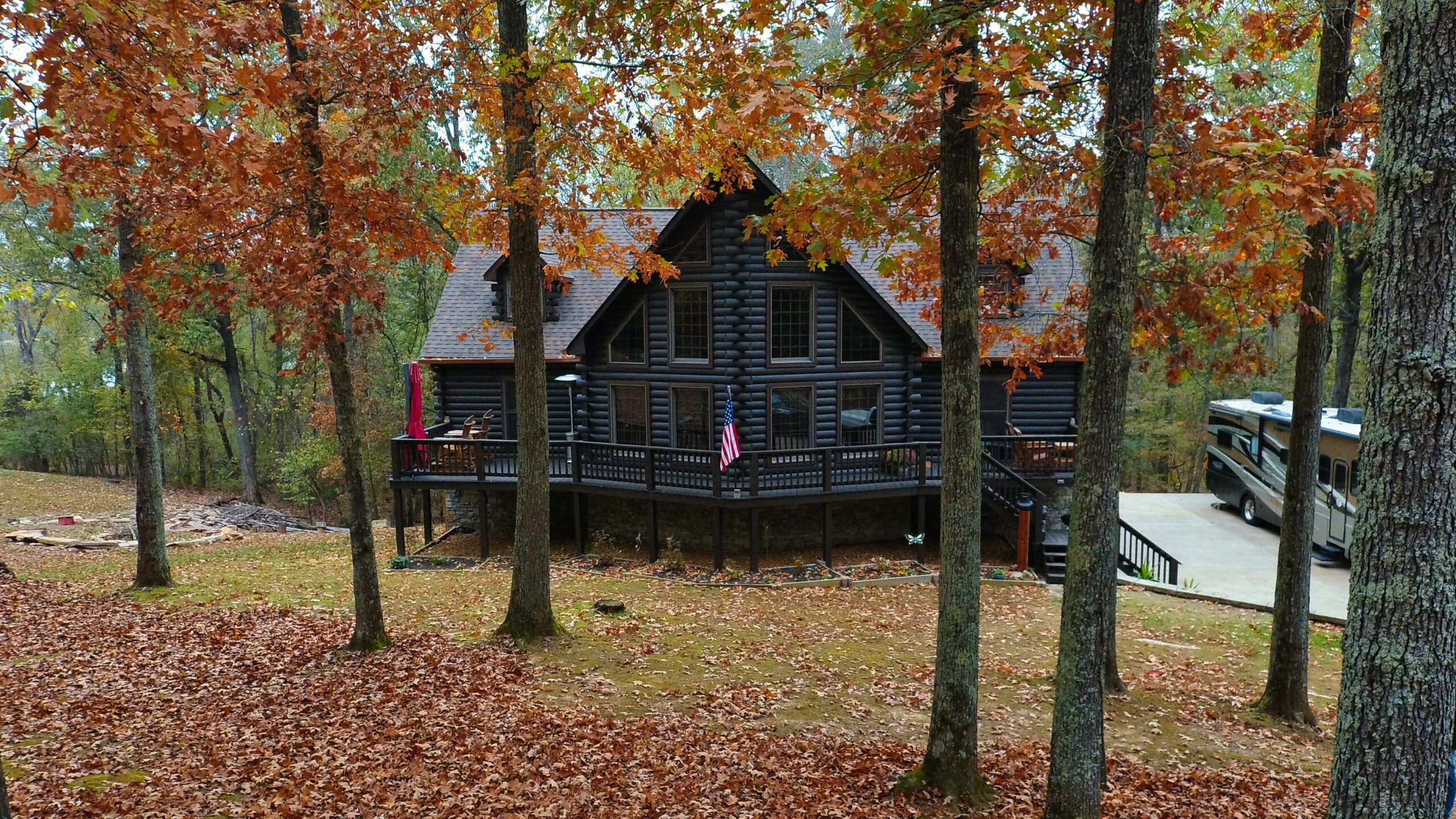 RIVER FRONT HOME W/ UNRESTRICTED ACREAGE FOR SALE IN TN ON TENNESSEE RIVER, DEER & TURKEY HUNTING