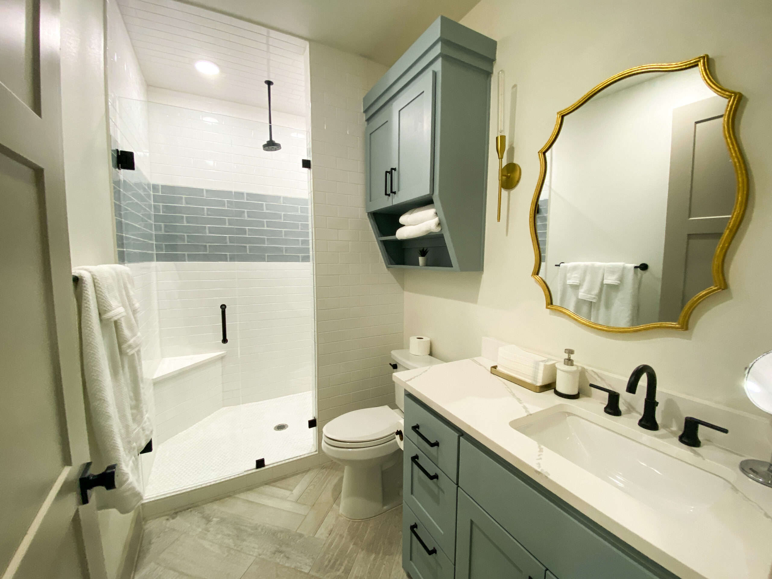 Luxury Barndominium, Guest Cabins & Hunting Land