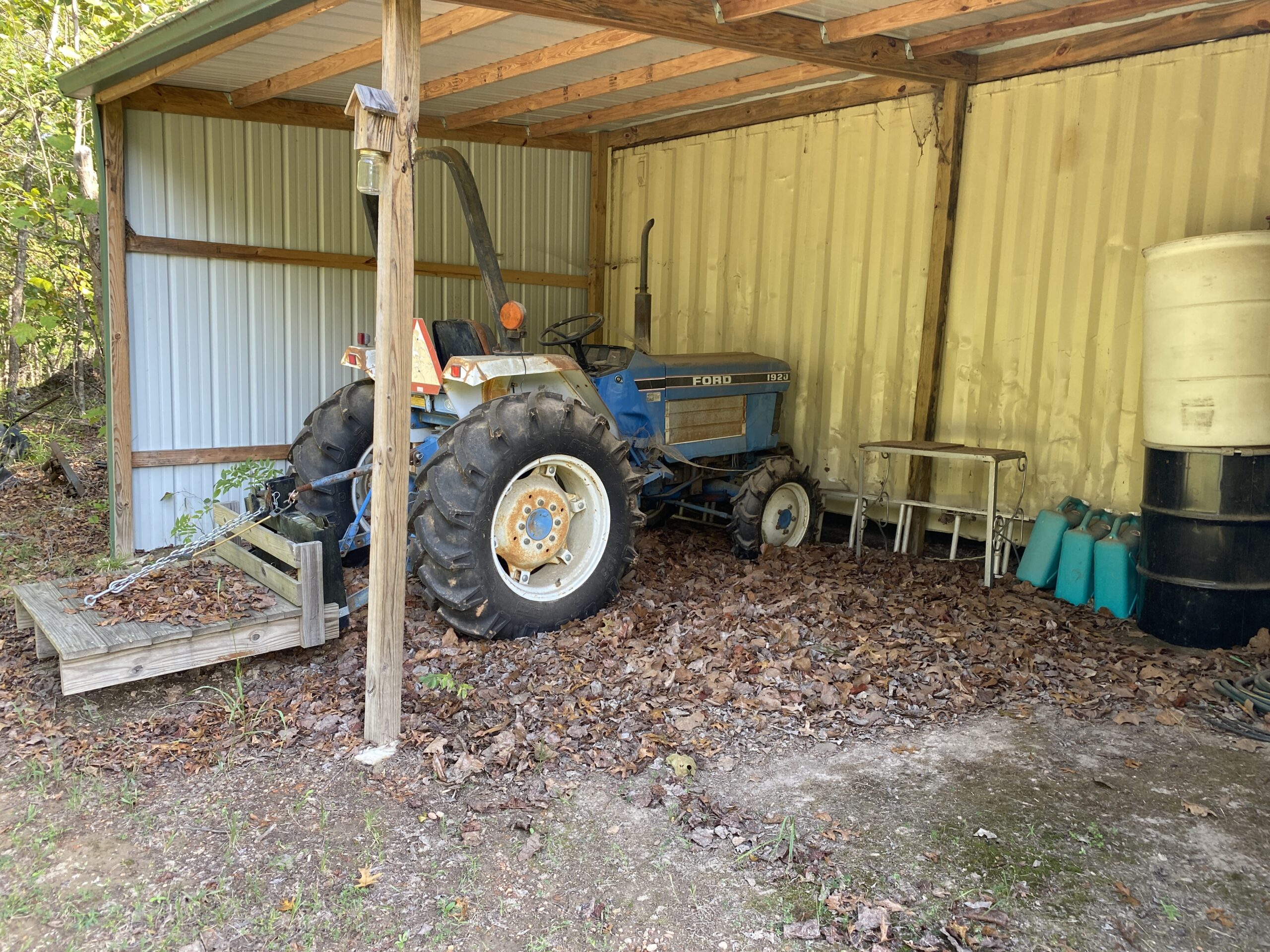 HUNTING CAMP FOR SALE IN TN. CABIN & STORAGE, 58 ACRES+/-
