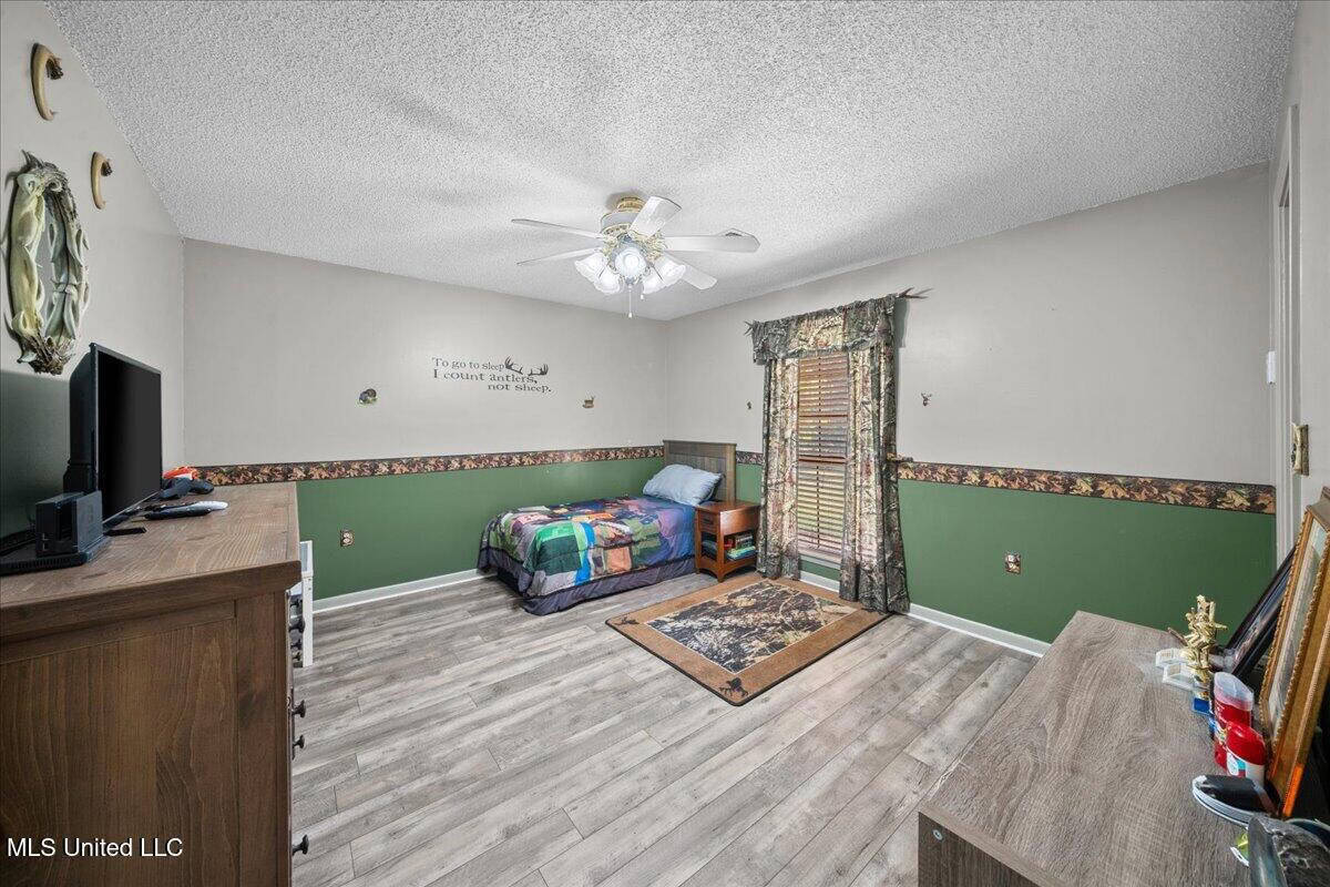 Pike Co Home with 125 Acres in North Pike School District