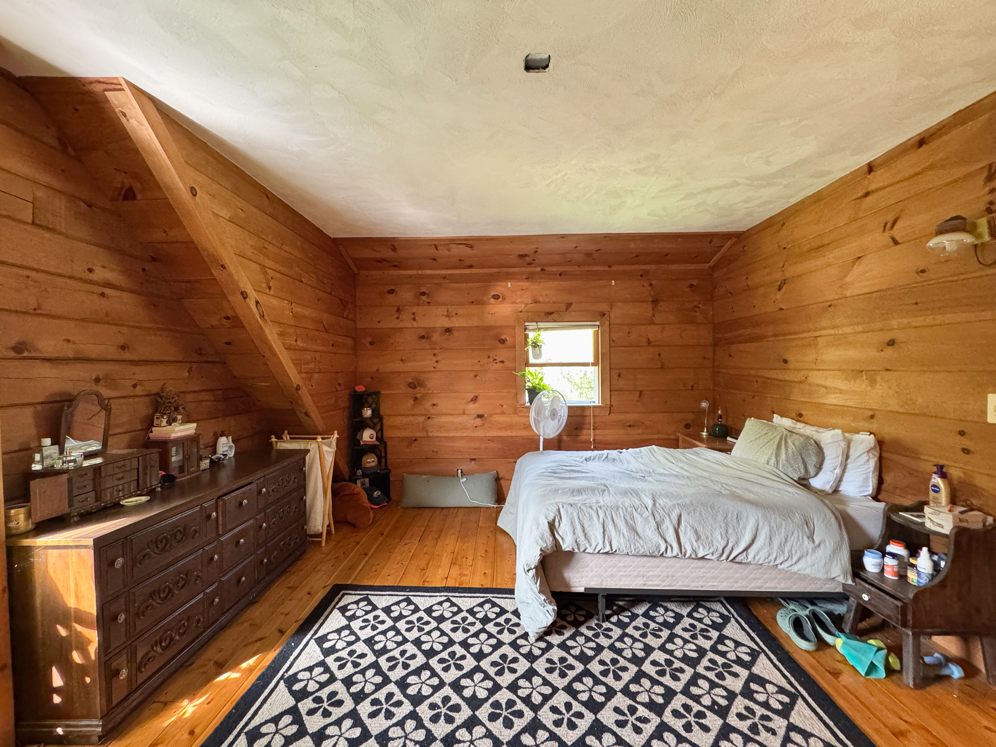 Off-Grid Log Home on 33.4 Acres
