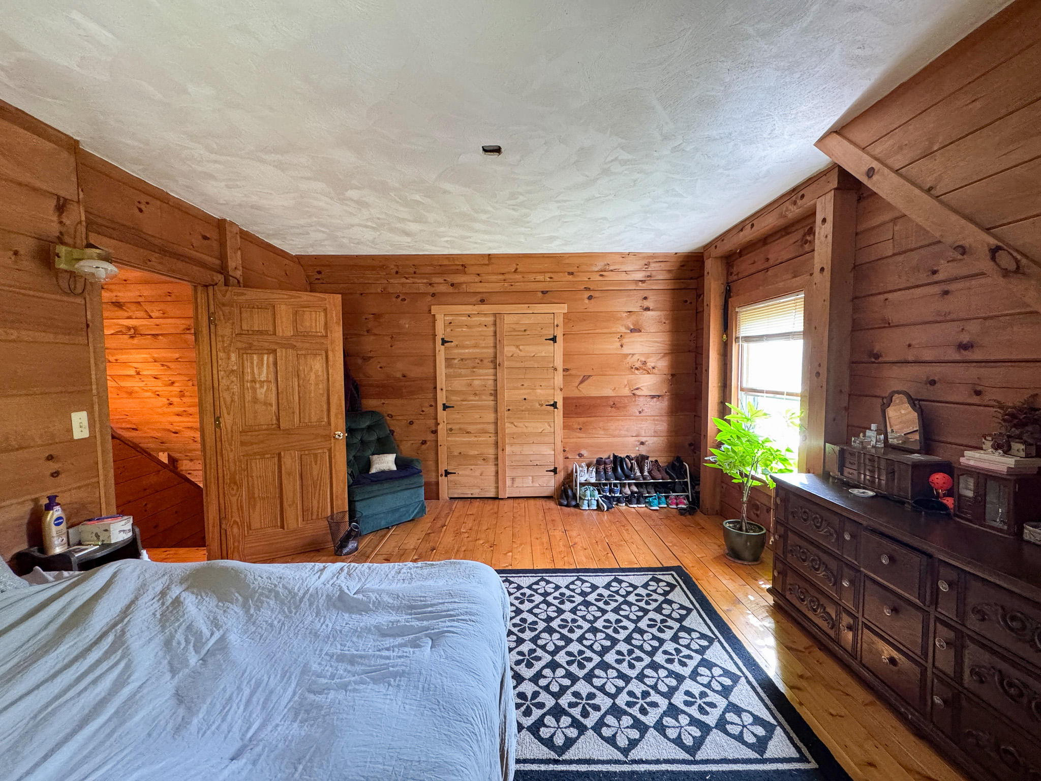 Off-Grid Log Home on 33.4 Acres