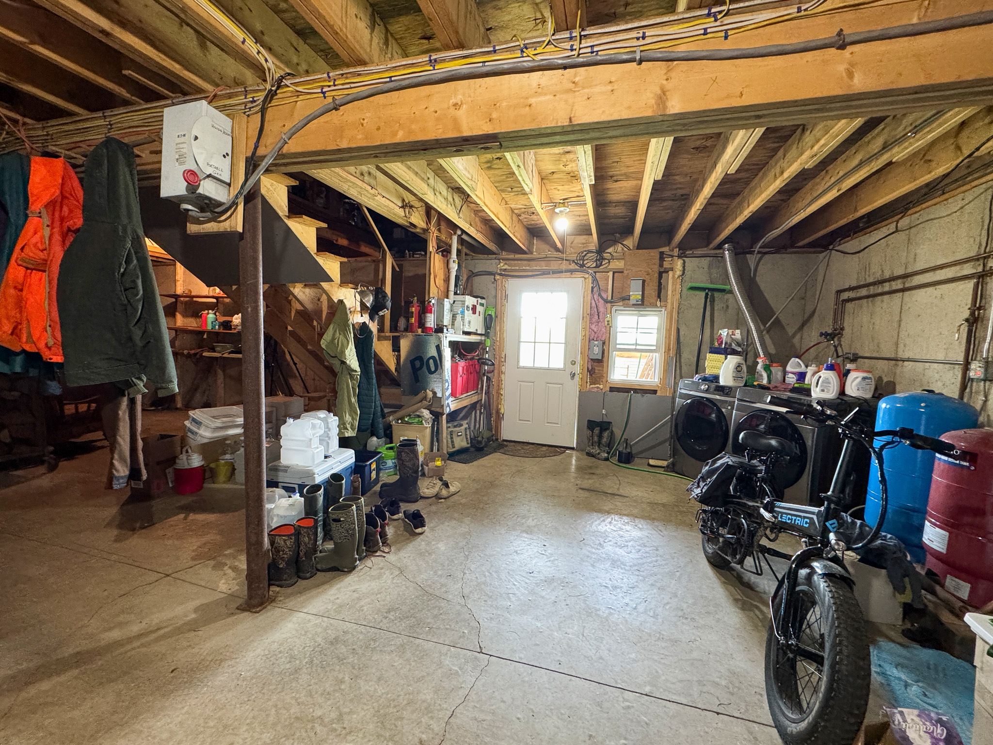Off-Grid Log Home on 33.4 Acres