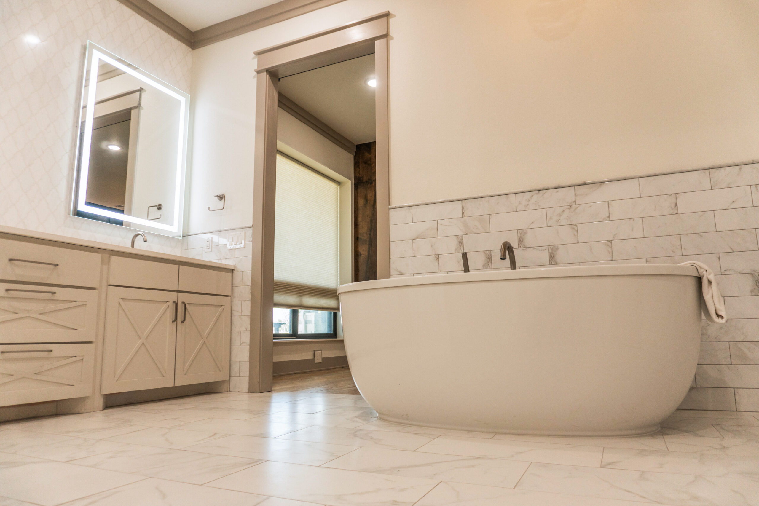 Luxury Barndominium, Guest Cabins & Hunting Land